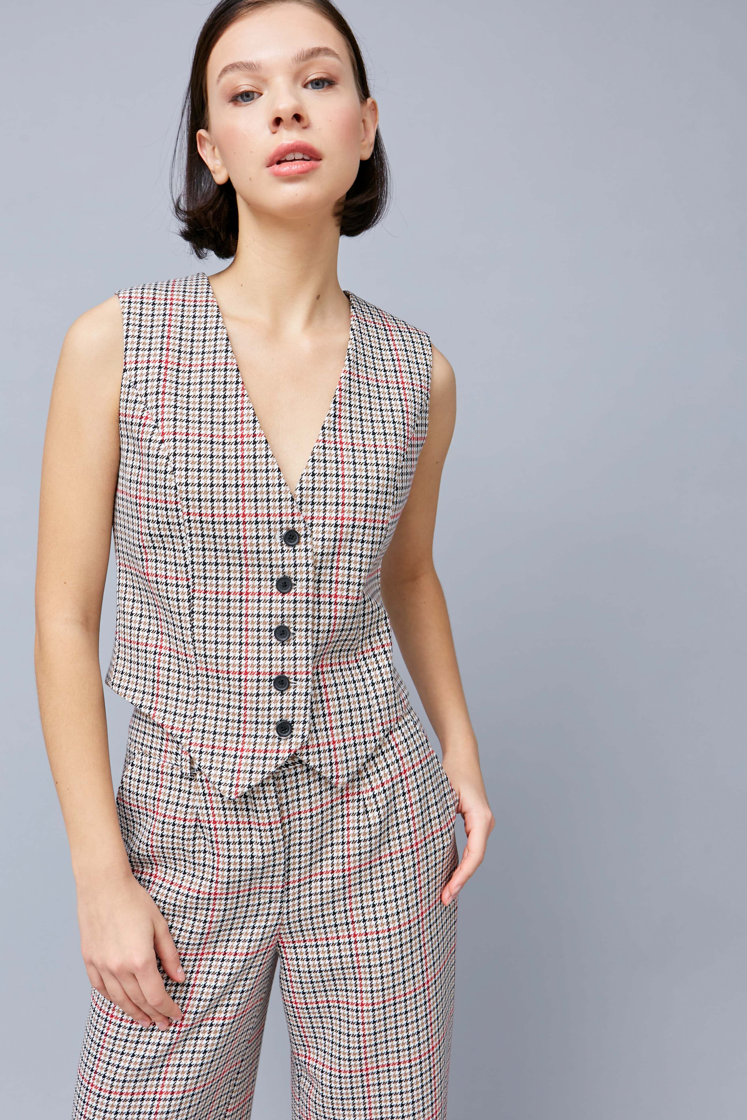 Vest with buttons in beige houndstooth, photo 1