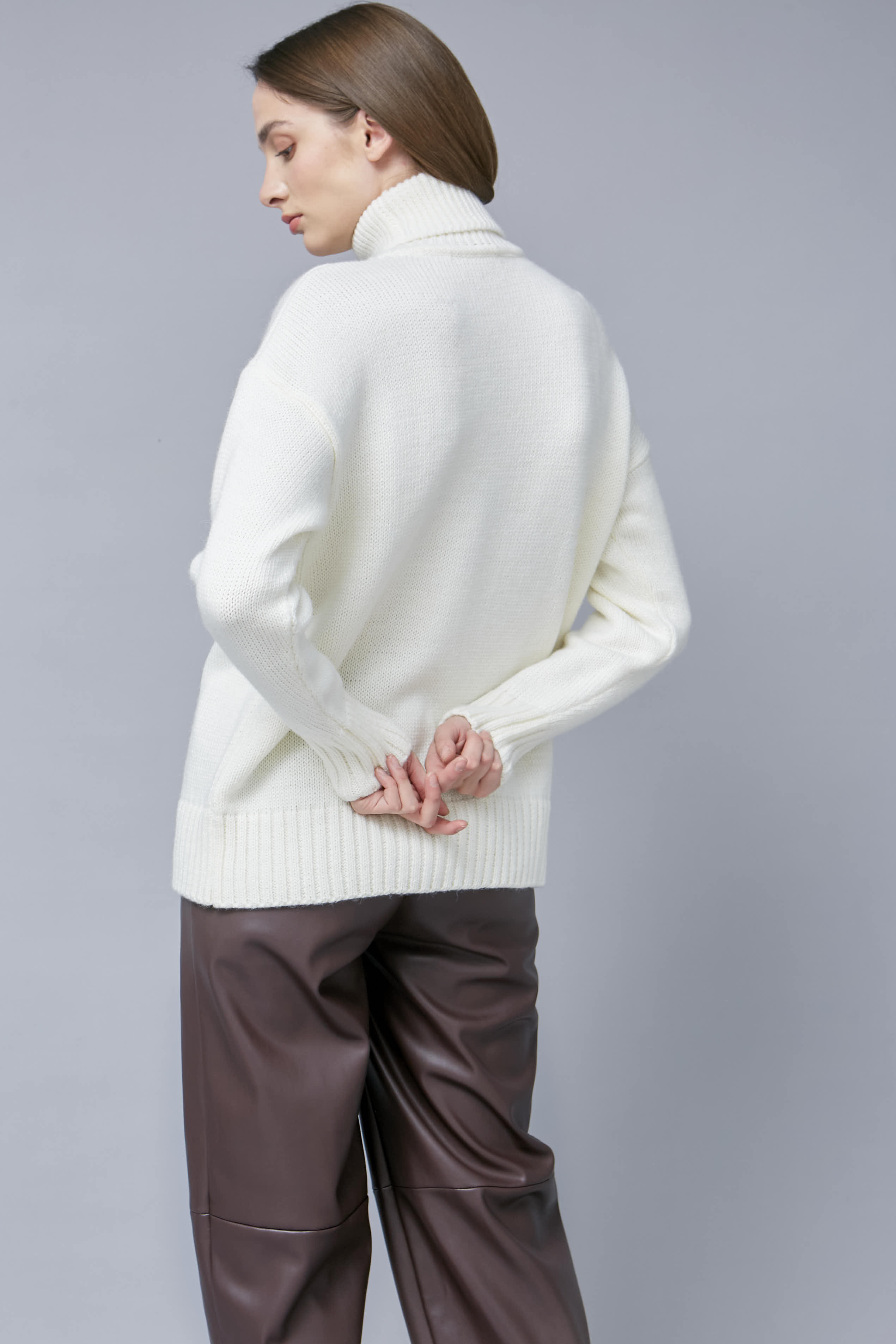 Білий в'язаний светр з високим коміром, фото 4