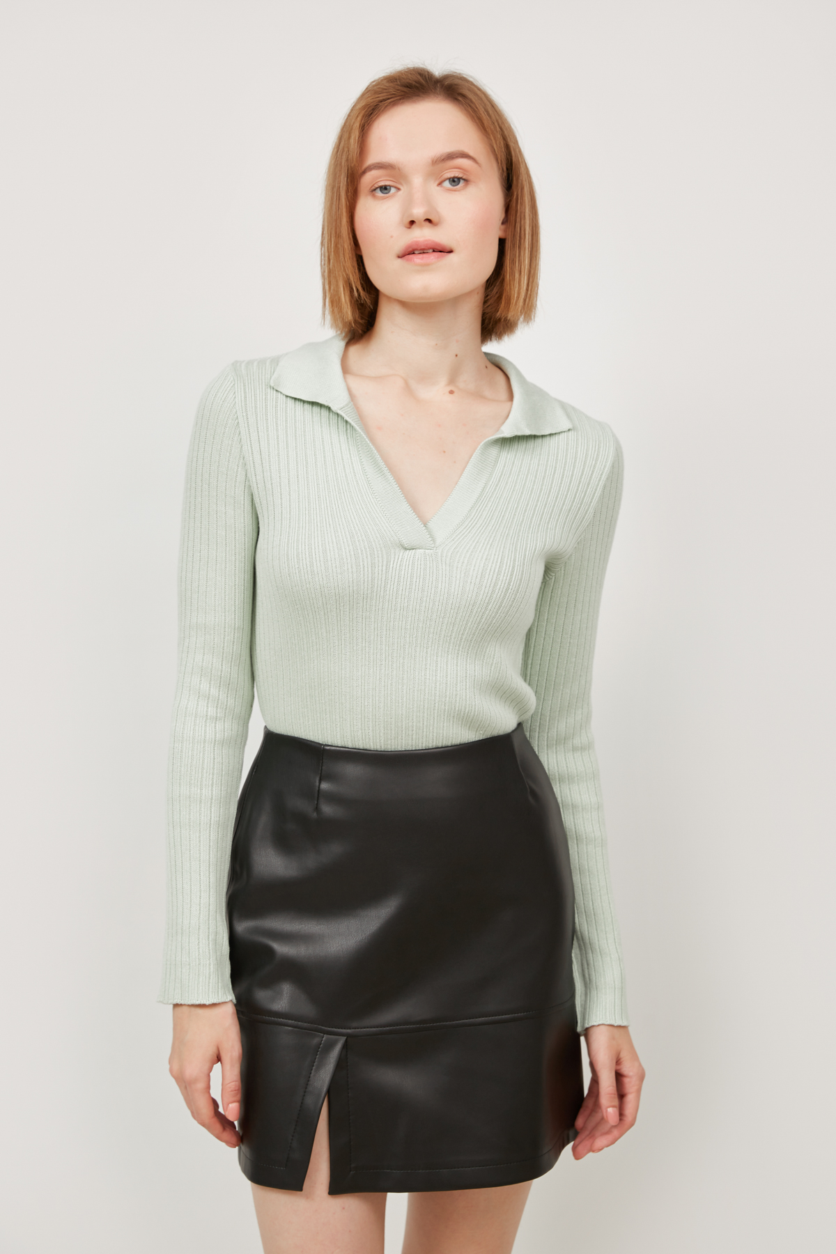 Mint jumper with a collar, photo 1