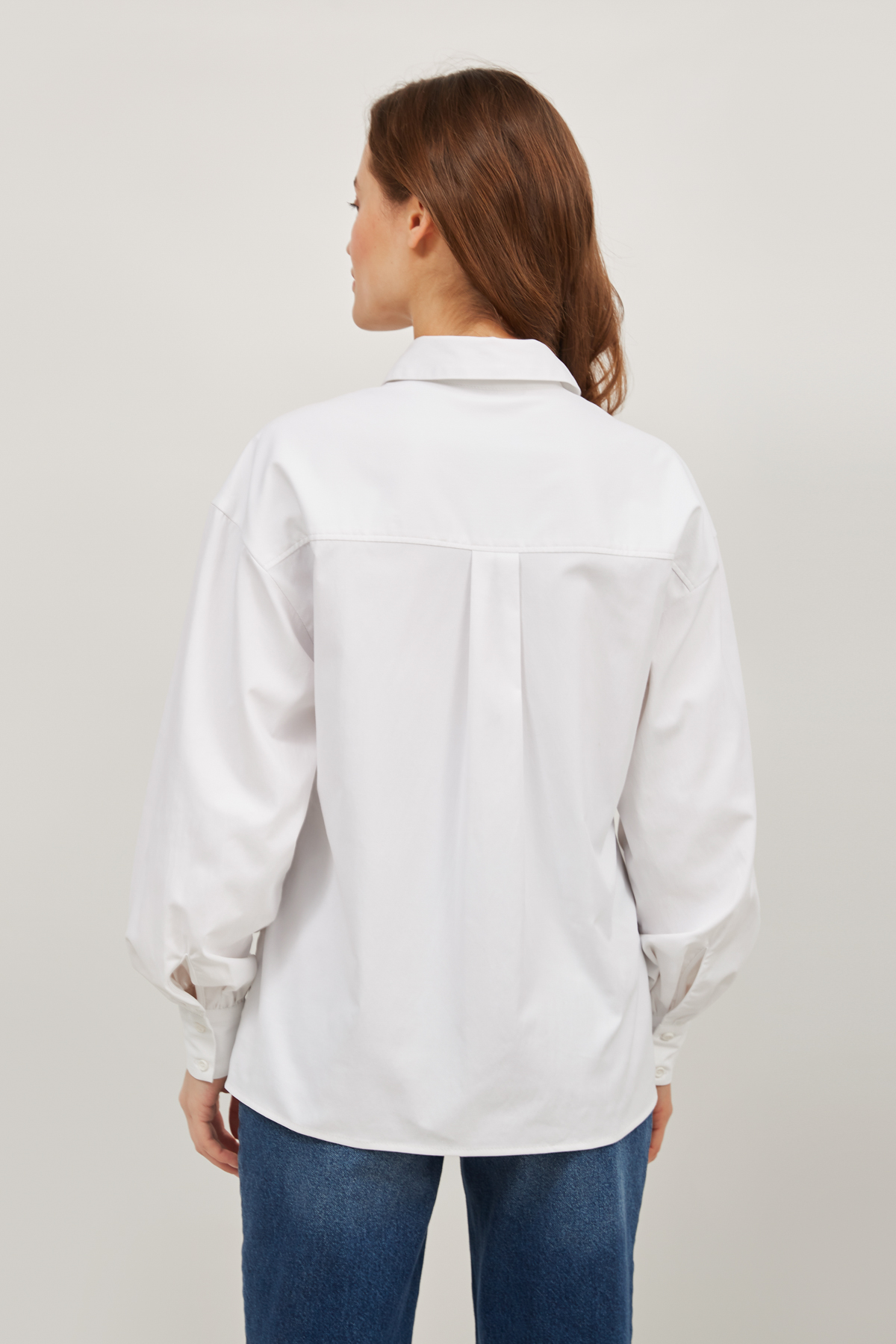Напівприталена біла сорочка з пишним рукавом, фото 2