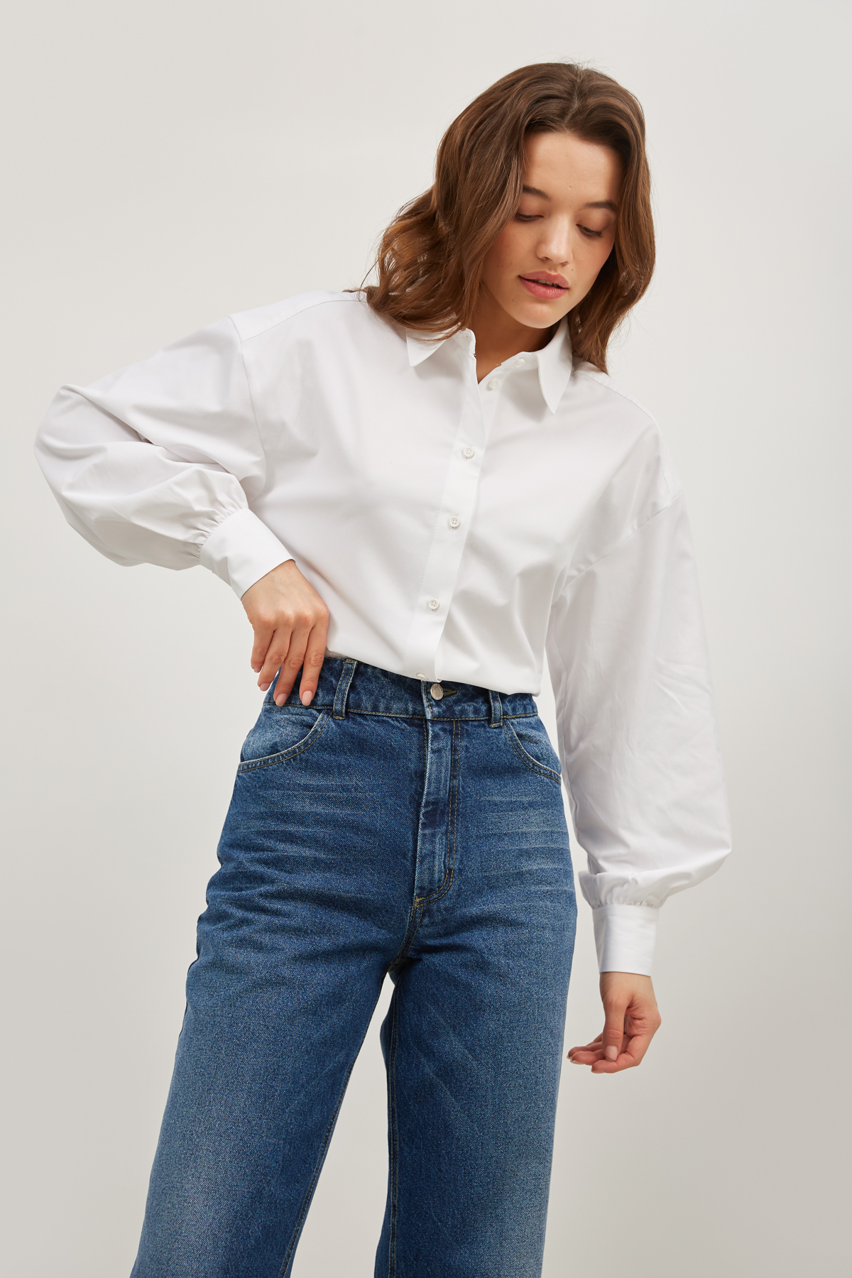 Semi-fitted white shirt with lush sleeves , photo 3