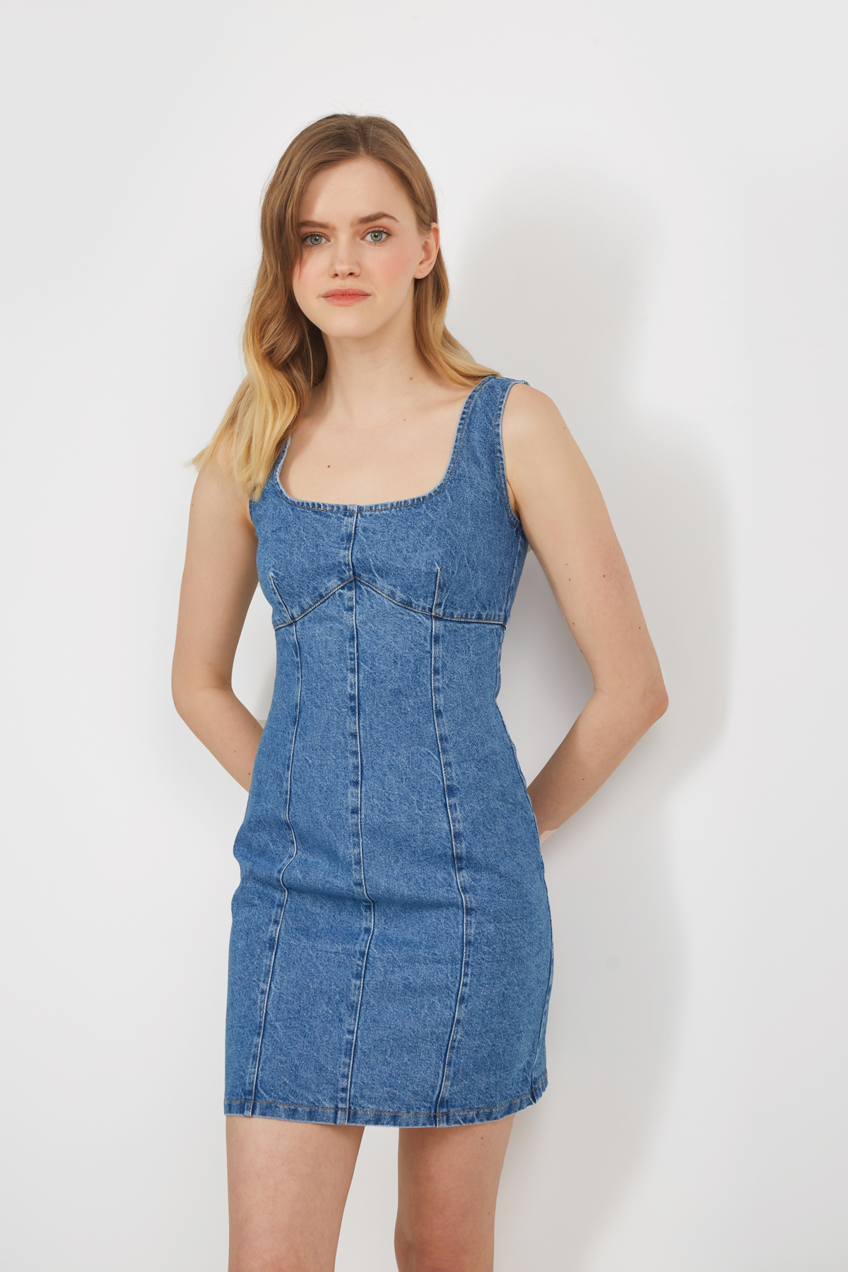 Джинсова сукня-футляр світло-синього кольору, фото 3
