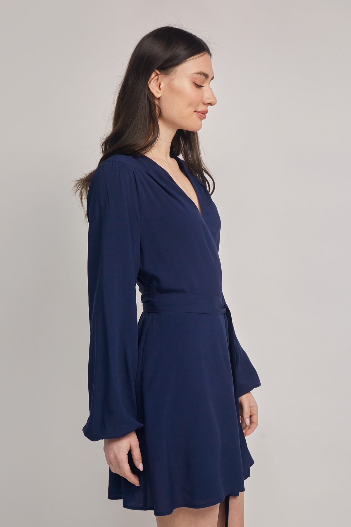 Синя сукня міні на запах з V-подібним вирізом, фото 3