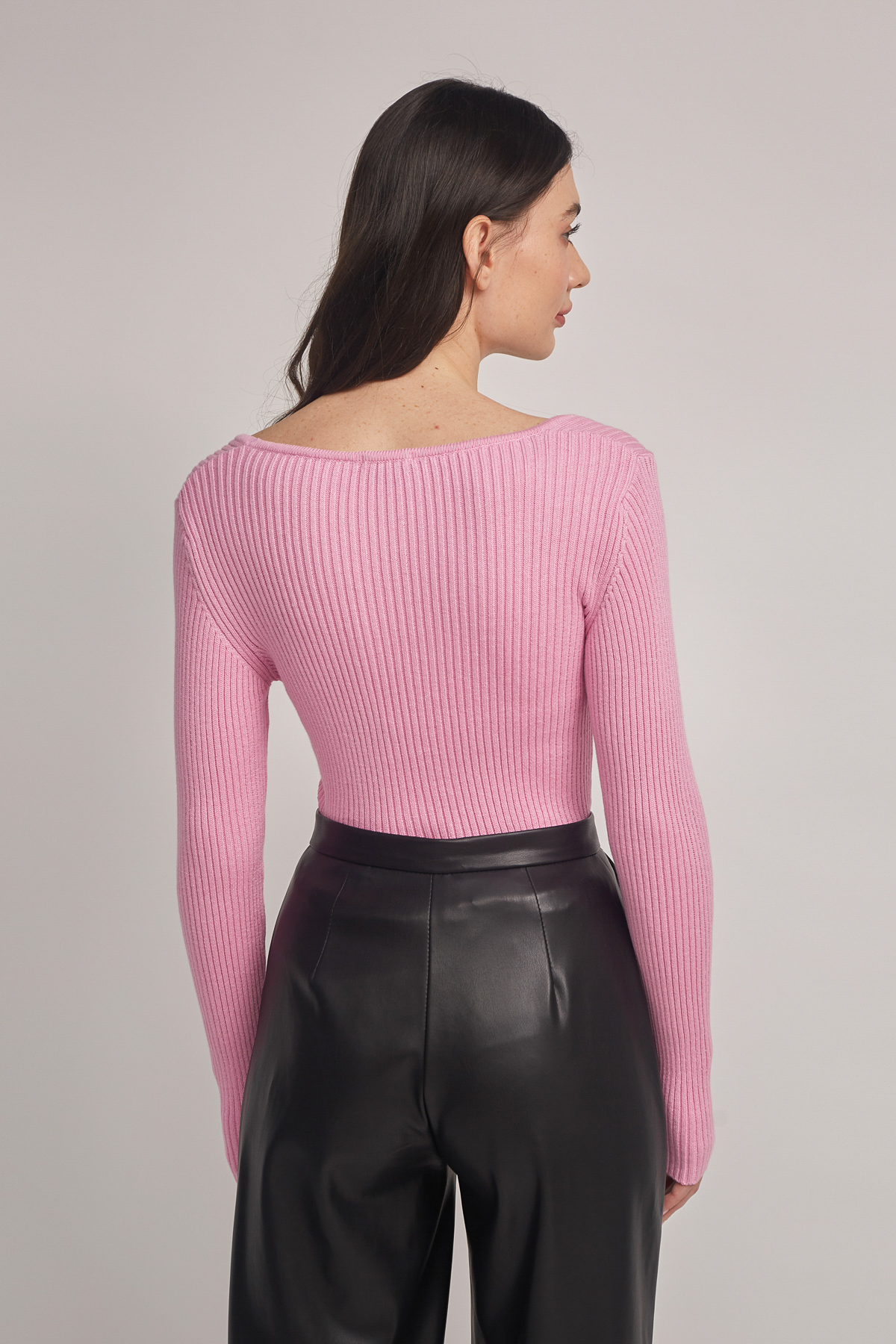 Pink color knitted sweater with a square neckline , photo 5