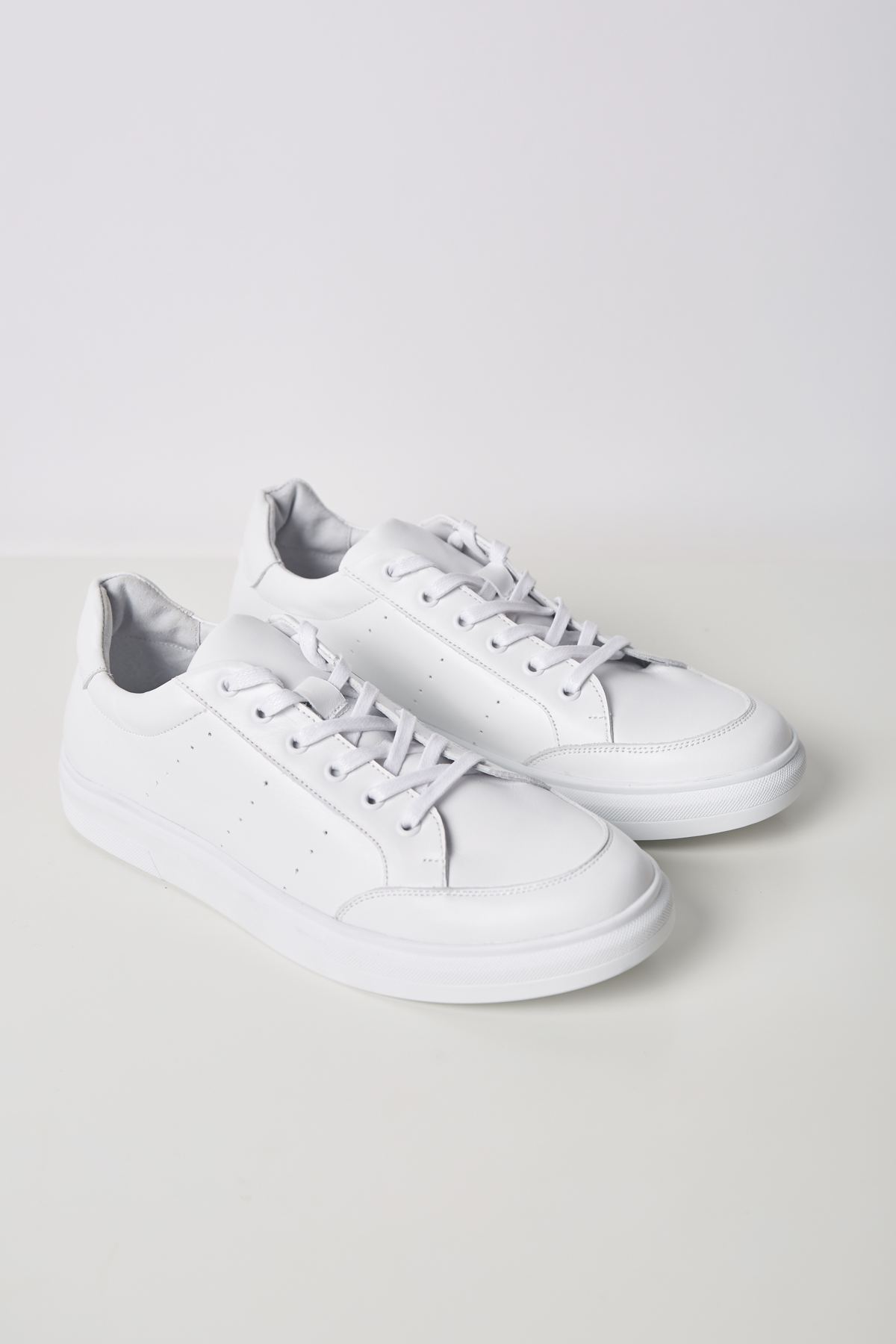 White leather sneakers, photo 2