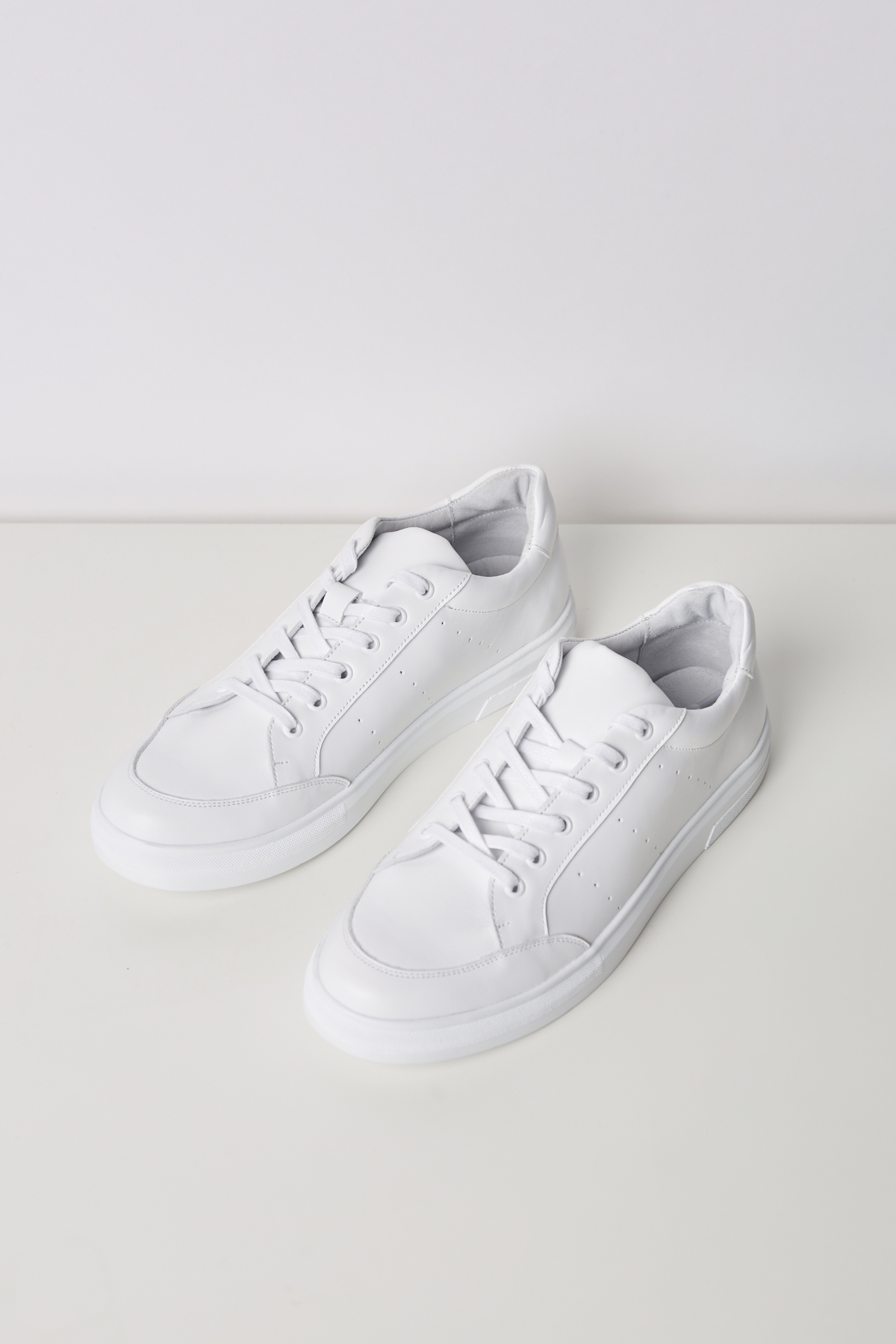 White leather sneakers, photo 3