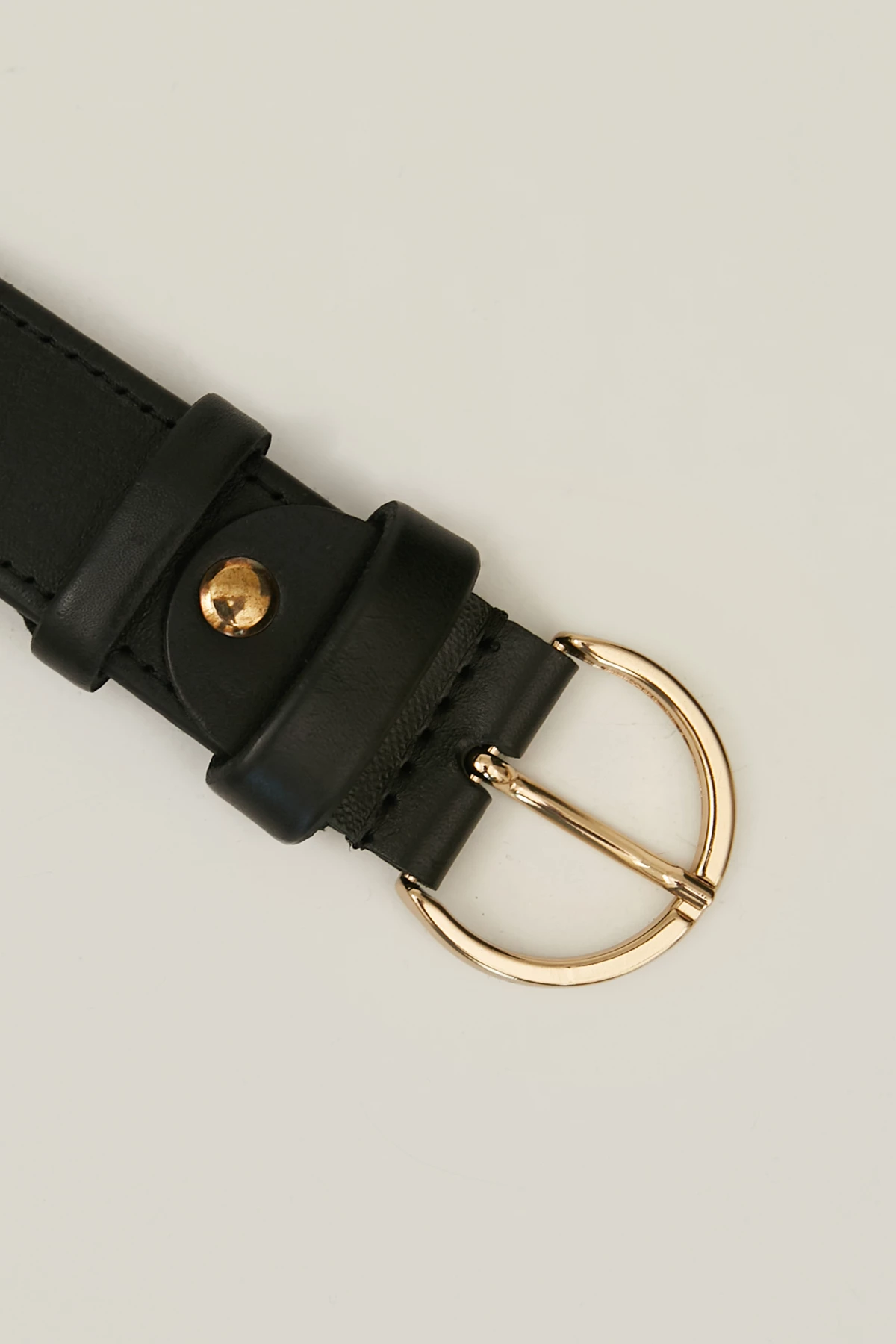 Black genuine leather belt with a golden metallic buckle, photo 2