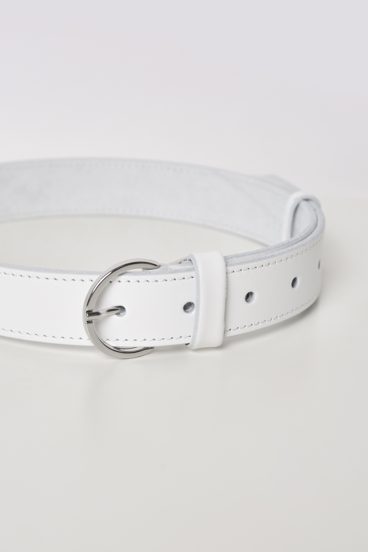 White leather belt with round buckle, photo 2
