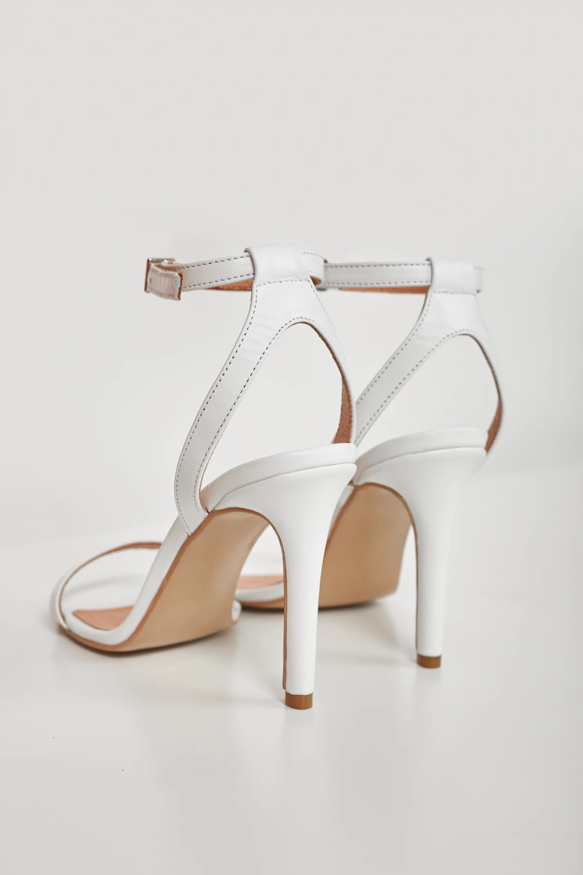 White leather sandals on heels, photo 3