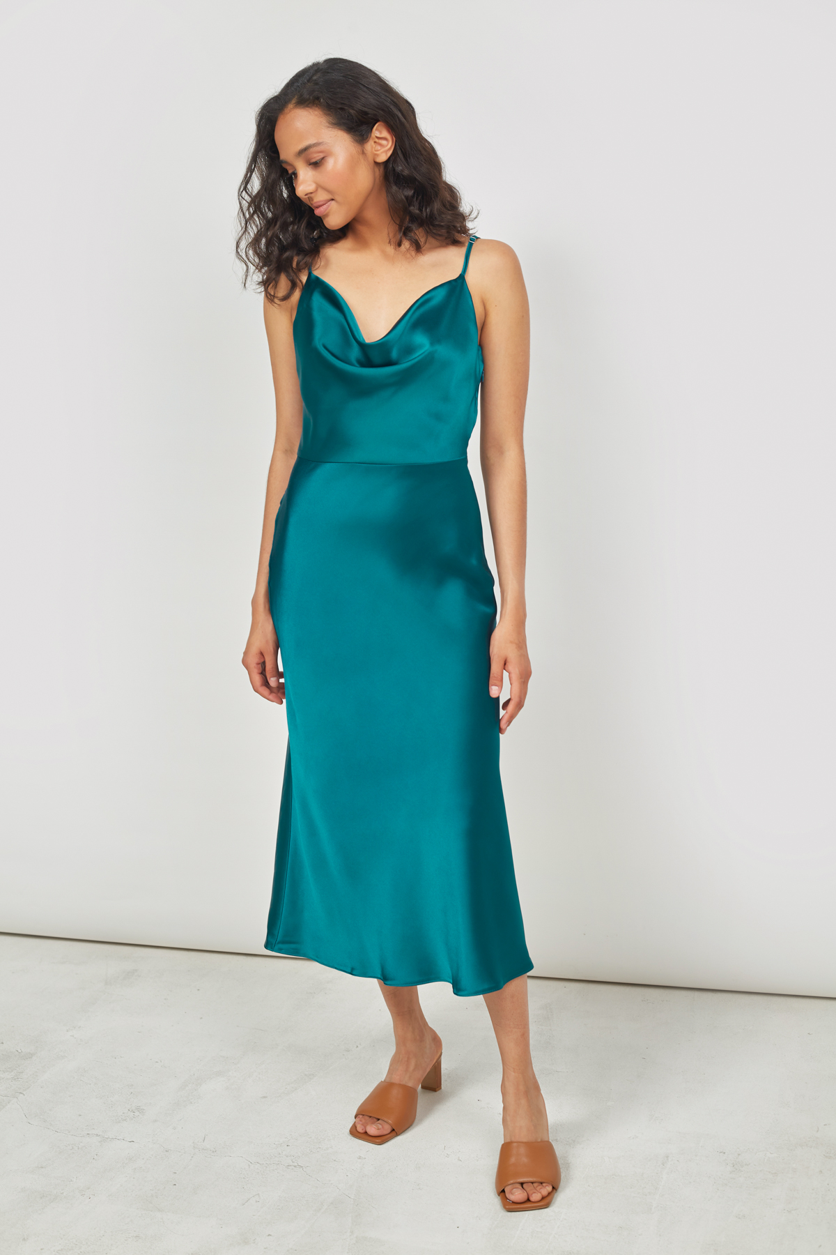 Сукня-комбінація з провисанням в області декольте смарагдового кольору, фото 1