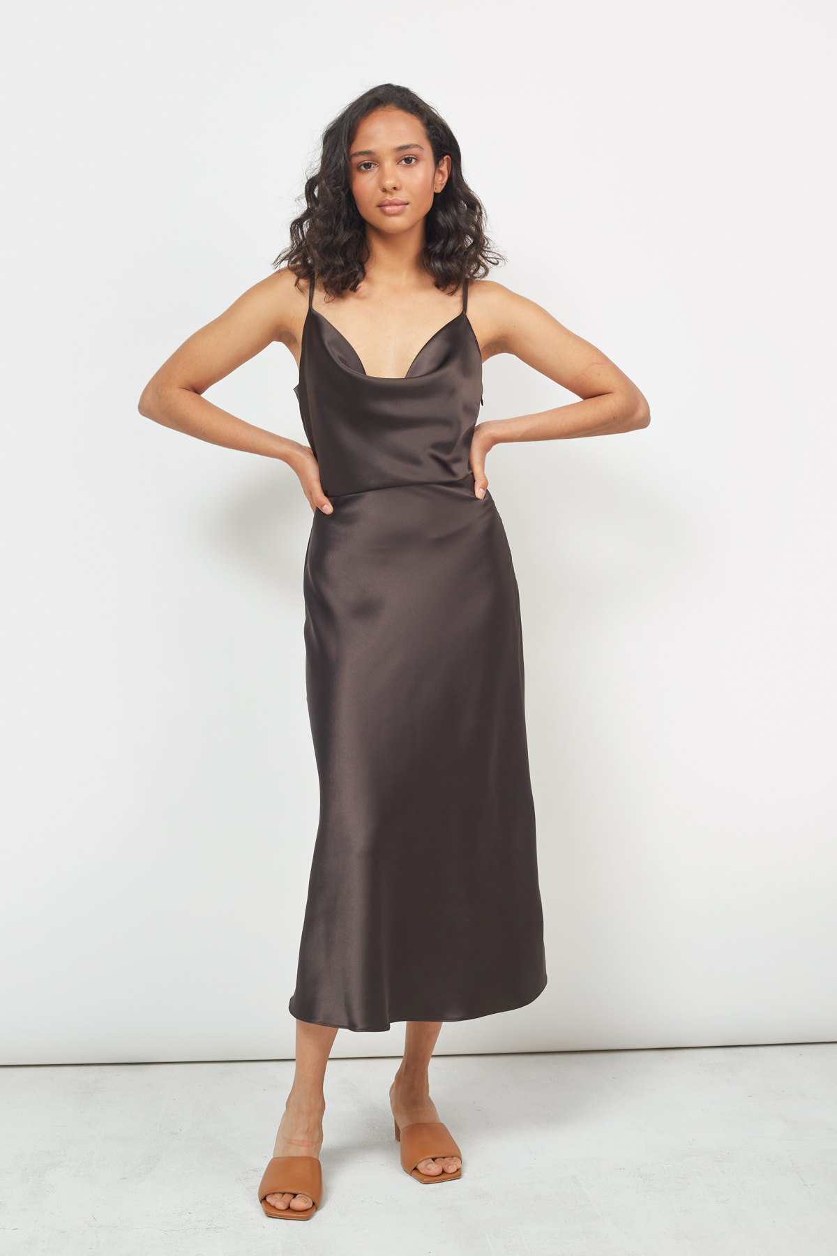 Сукня-комбінація з провисанням в області декольте шоколадного кольору, фото 2