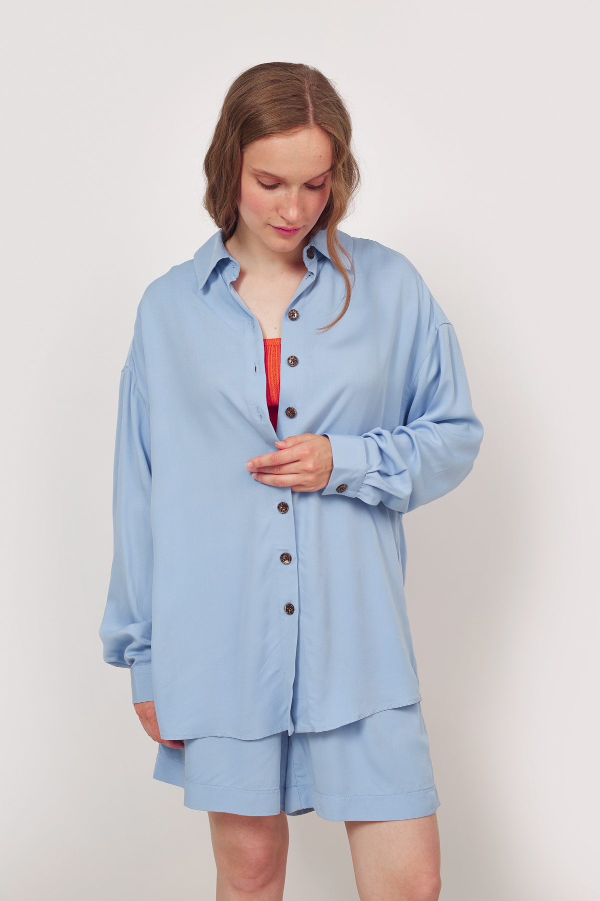 Рубашка из вискозы свободного кроя голубого цвета, фото 1