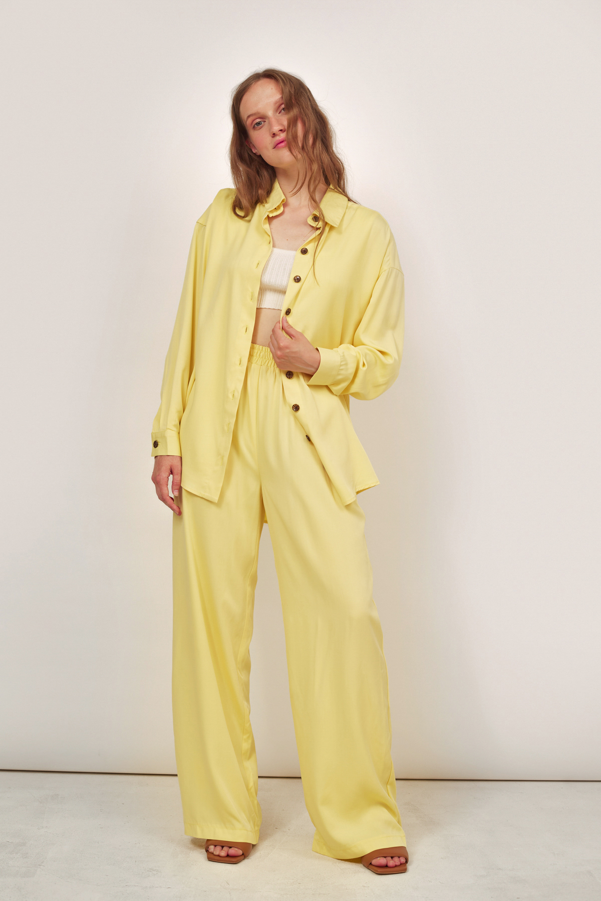 Wide leg trousers in yellow viscose, photo 3