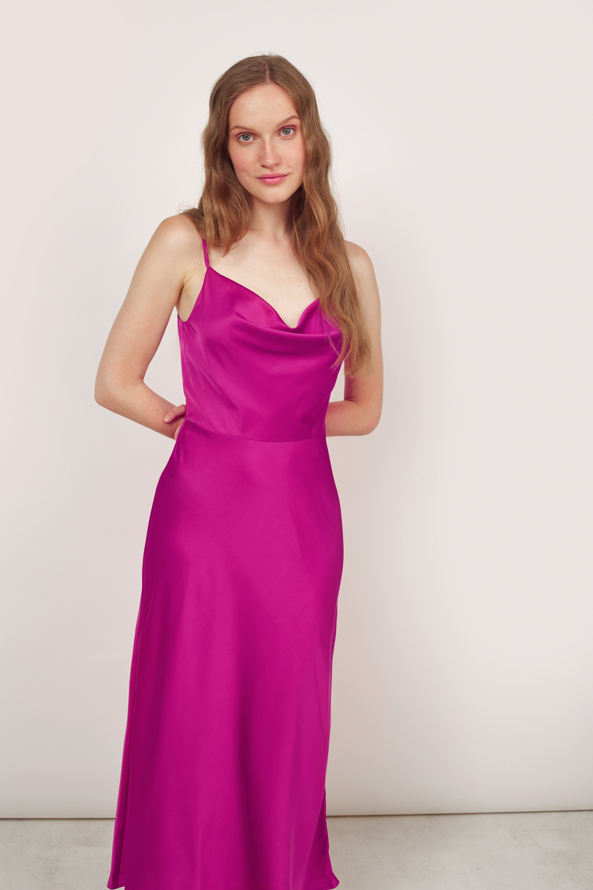 Сукня-комбінація з провисанням в області декольте кольору фуксії, фото 2