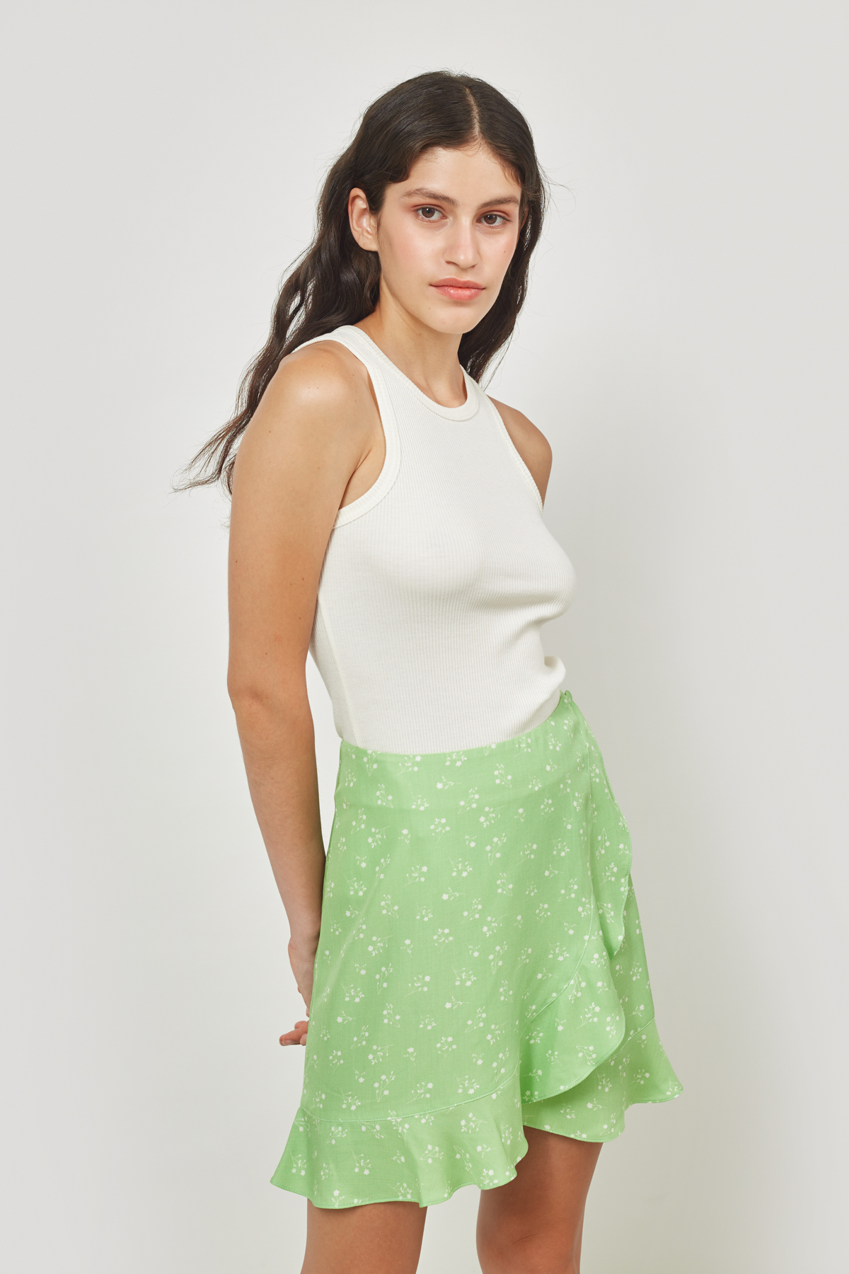 Короткая юбка из вискозы мятного цвета в цветочный принт, фото 1