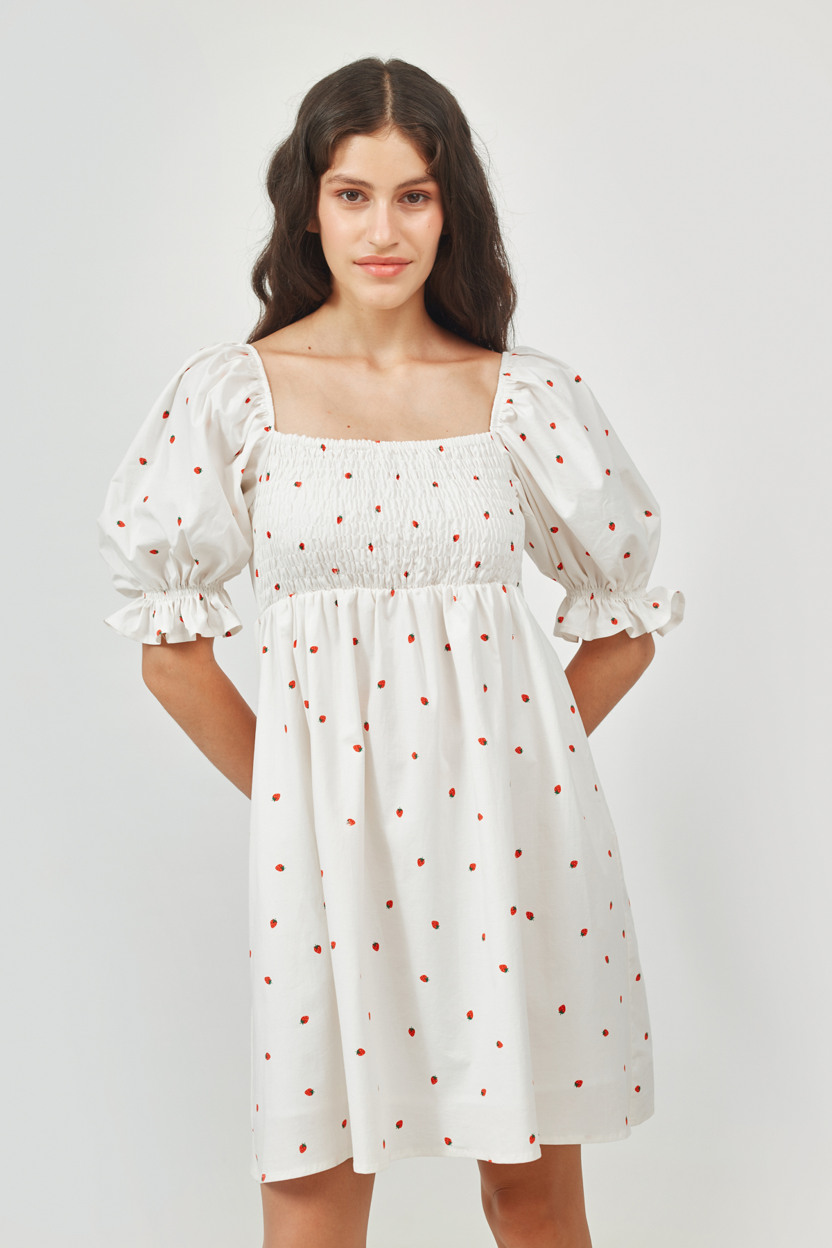 Short dress in strawberry print, photo 1