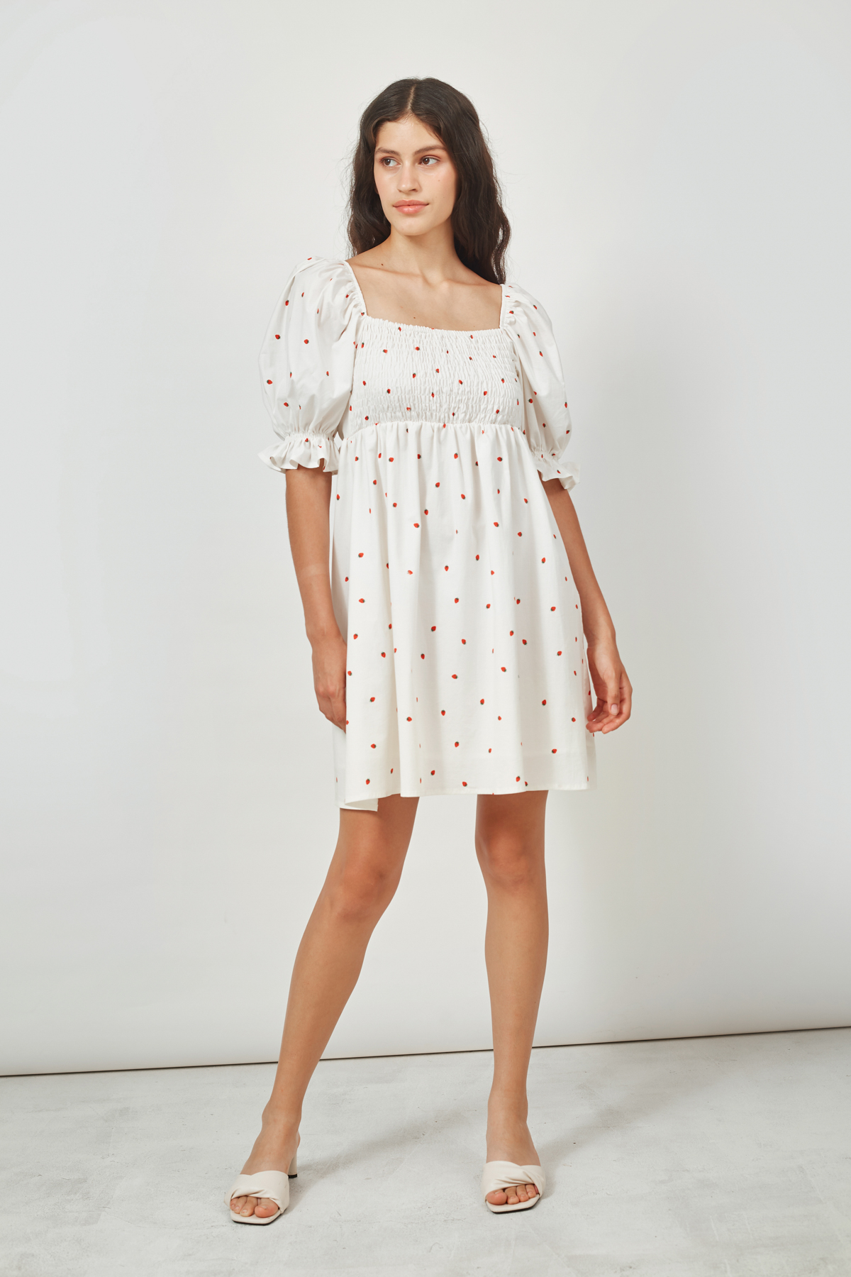Short dress in strawberry print, photo 3