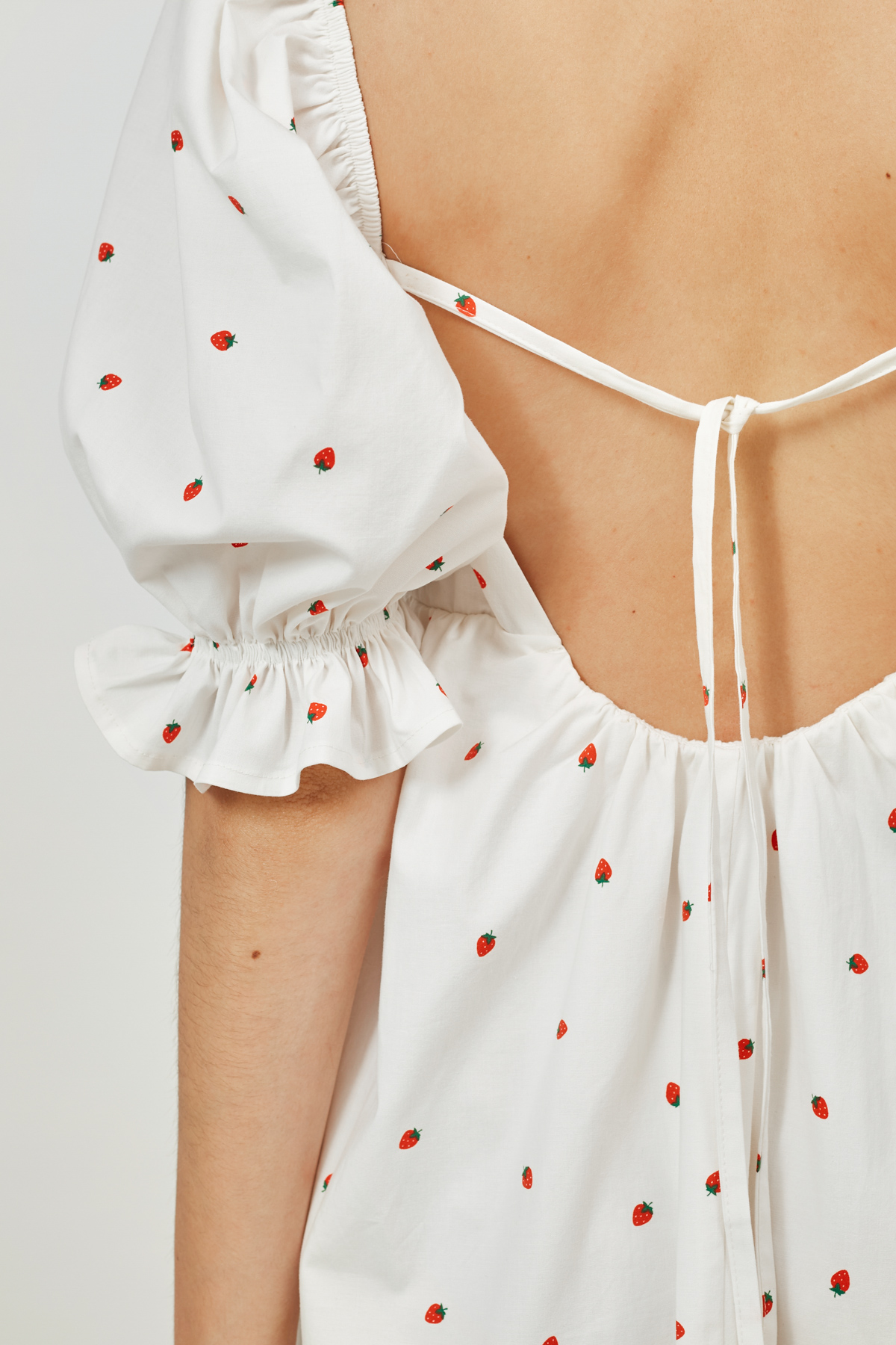Short dress in strawberry print, photo 5