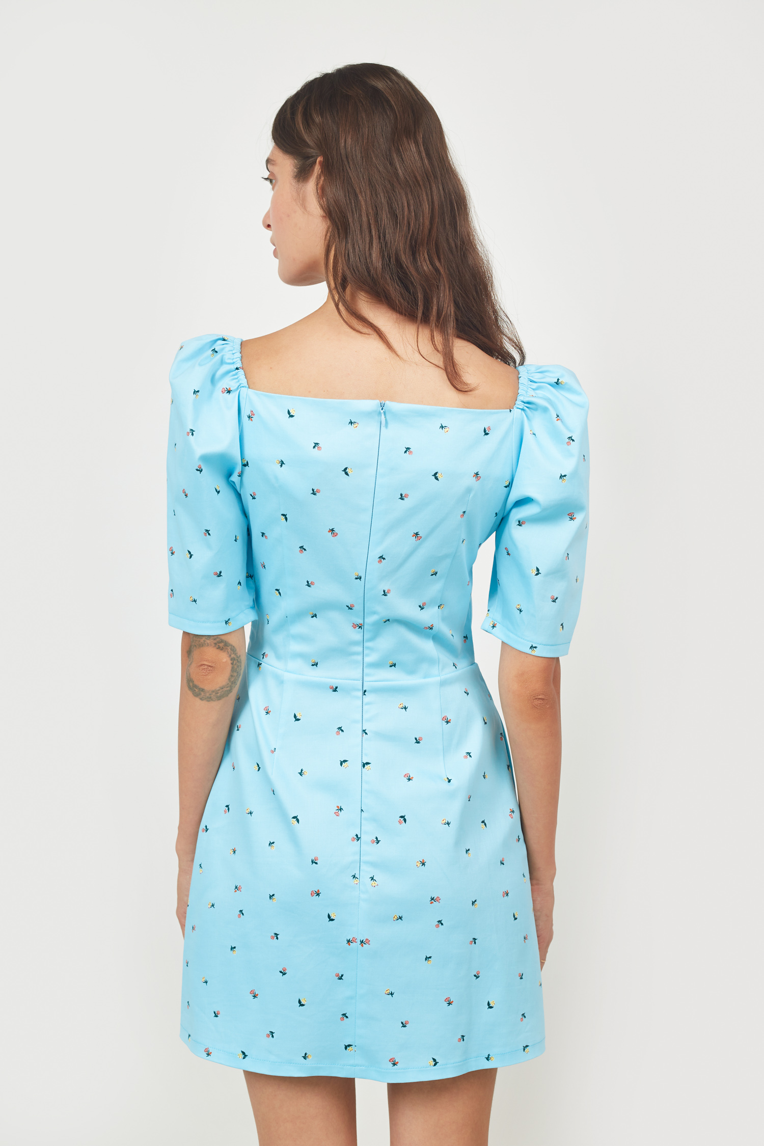 Коротка сукня блакитного кольору в квітковий принт, фото 4