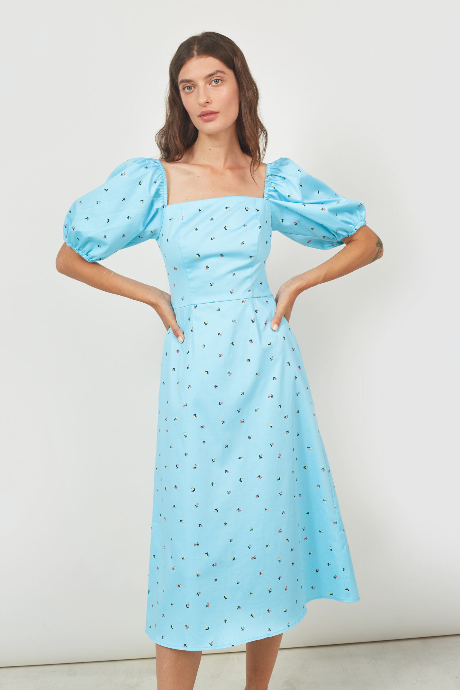 Сукня міді блакитного кольору в квітковий принт з рукавом "ліхтариком" , фото 1