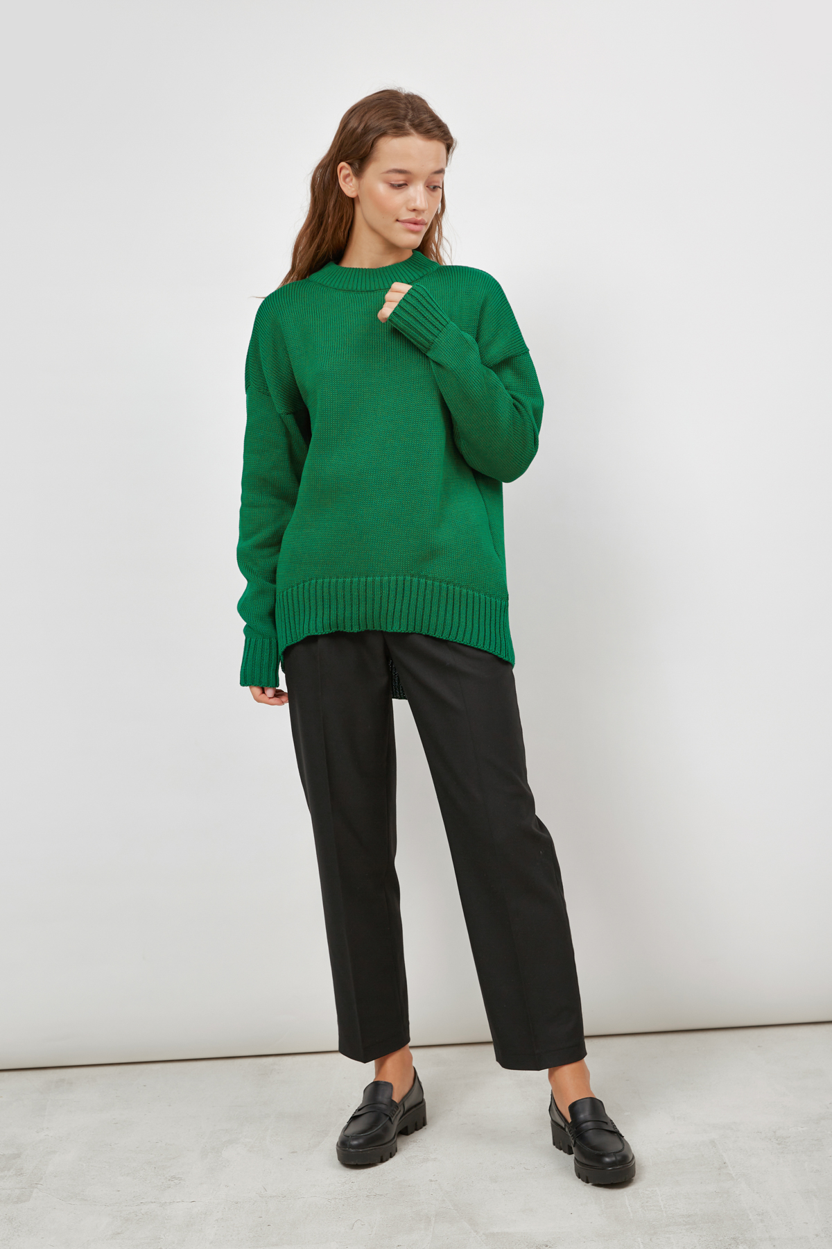 Бавовняний светр вільного крою зеленого кольору, фото 1