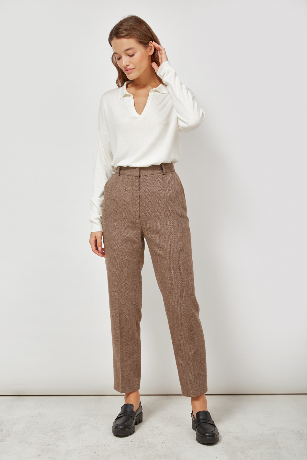 Cropped trousers with wool in brown herringbone print, photo 1
