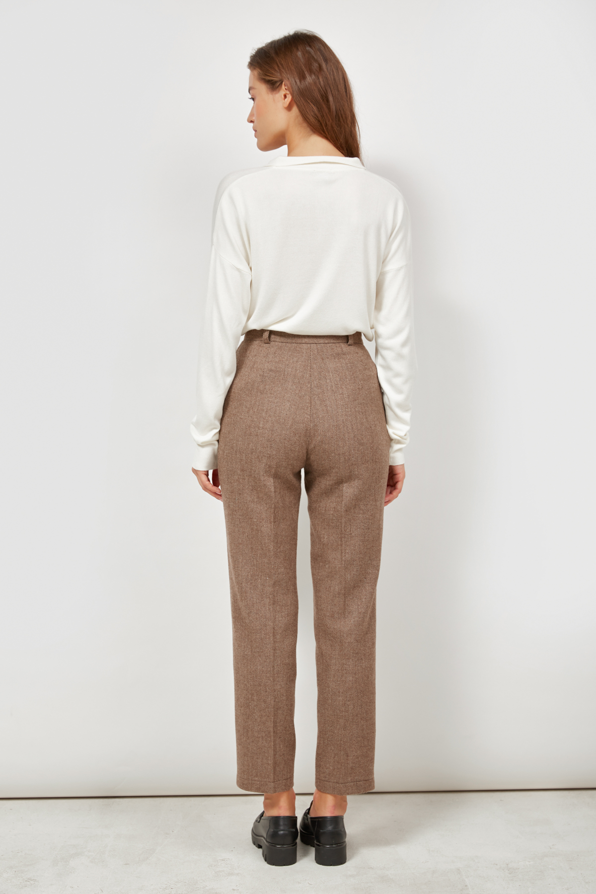 Cropped trousers with wool in brown herringbone print, photo 4