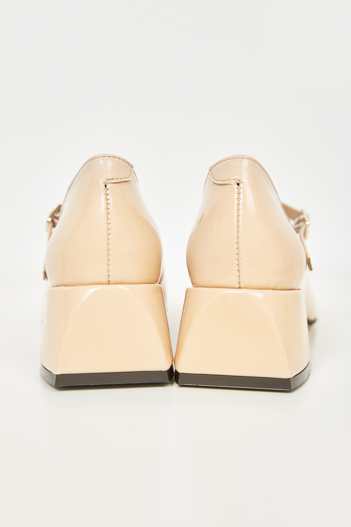 Beige patent leather shoes, photo 3