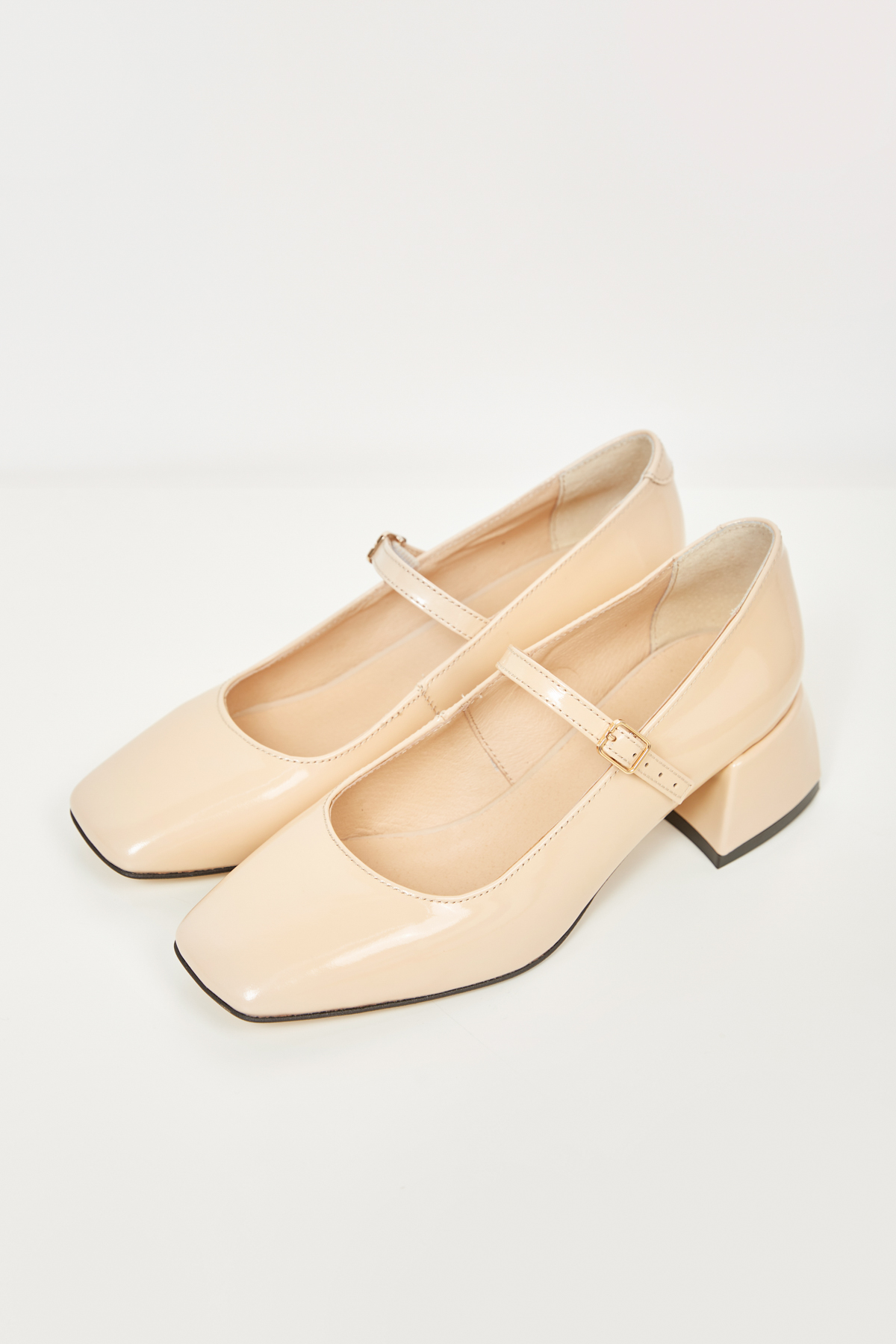 Beige patent leather shoes, photo 5