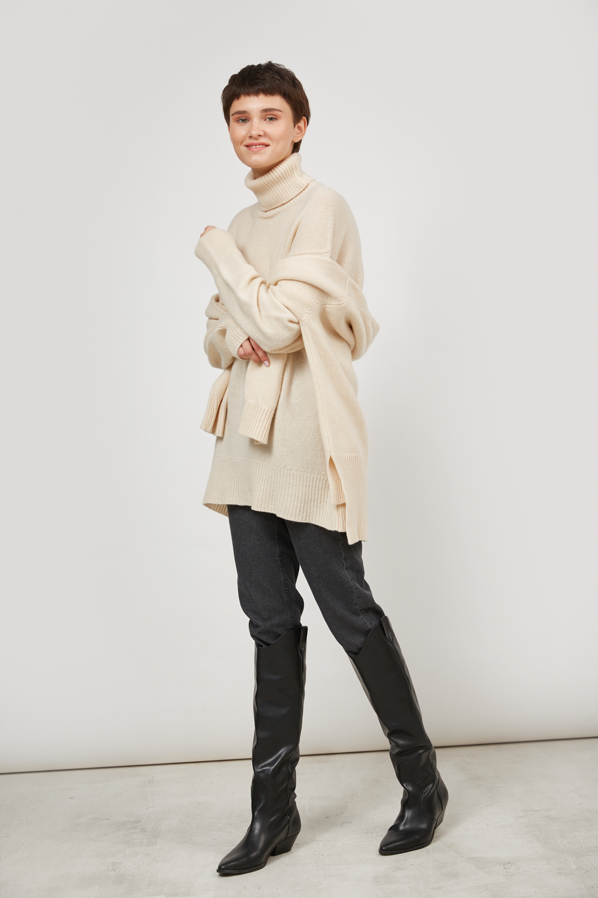 Cashmere milk knitted oversized sweater, photo 2