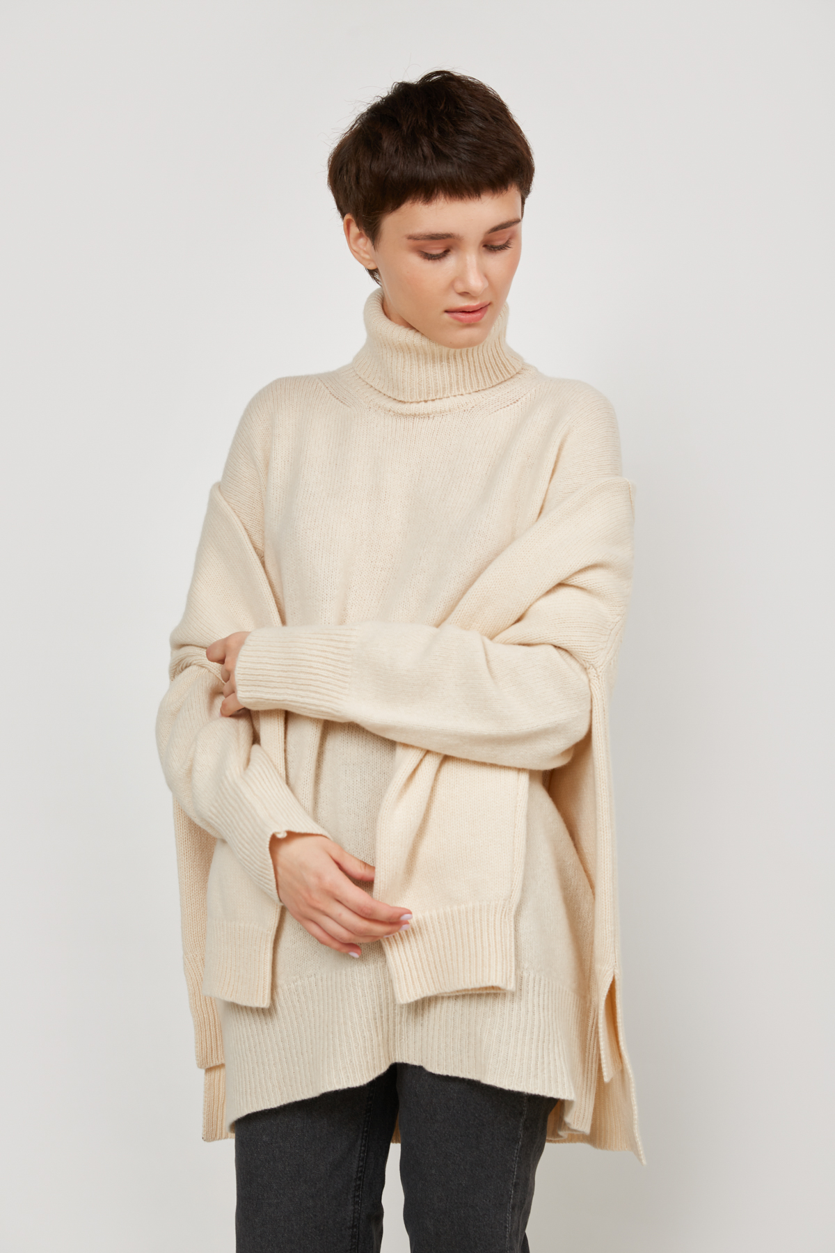 Cashmere milk knitted oversized sweater, photo 3