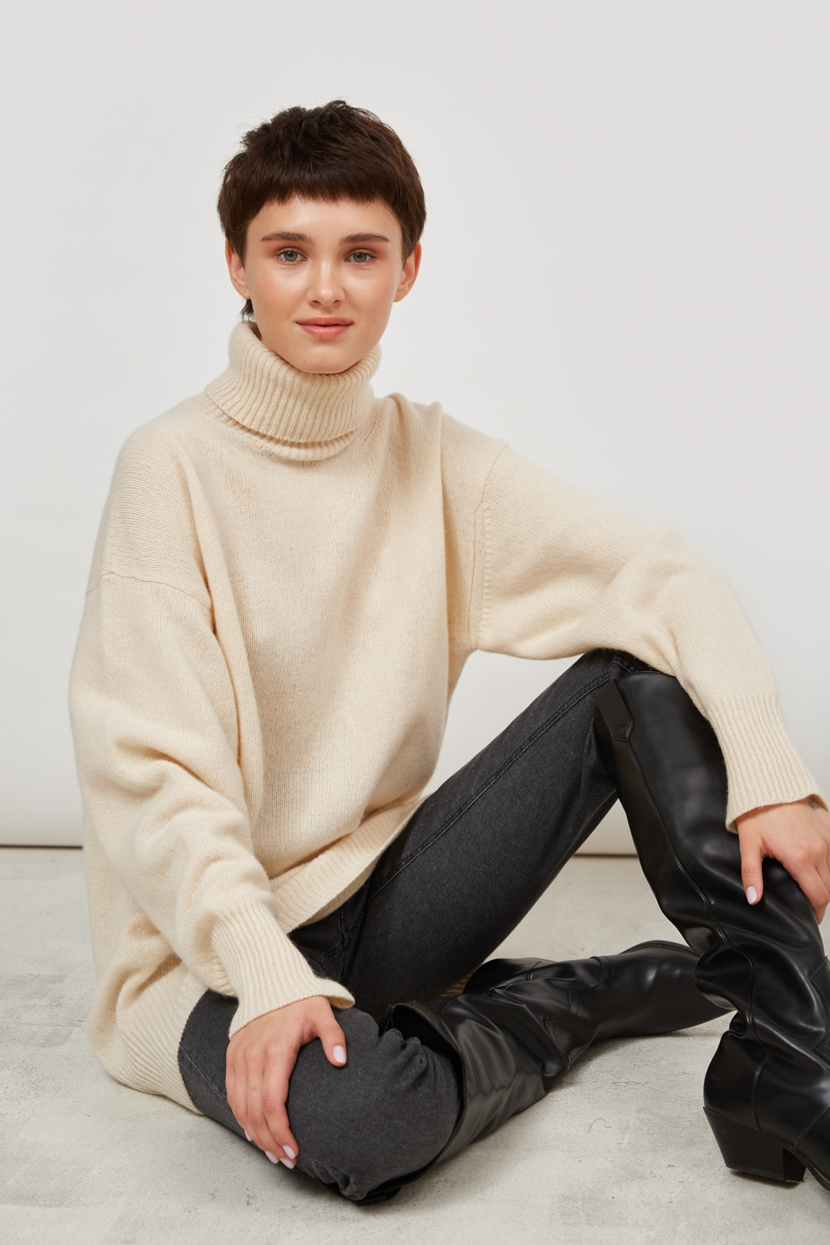 Cashmere milk knitted oversized sweater, photo 5