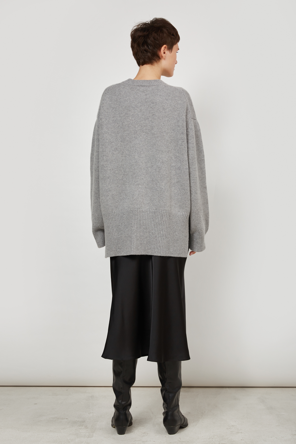 Кашеміровий об'ємний светр сірого кольору, фото 7