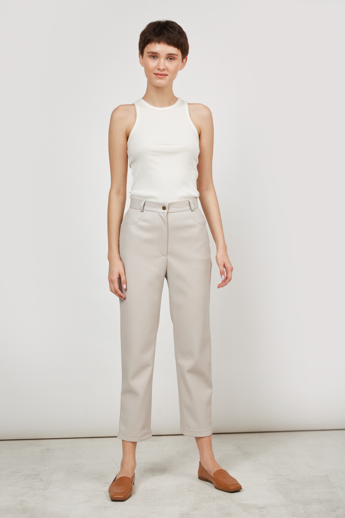 Gray eco-leather cropped trousers, photo 1
