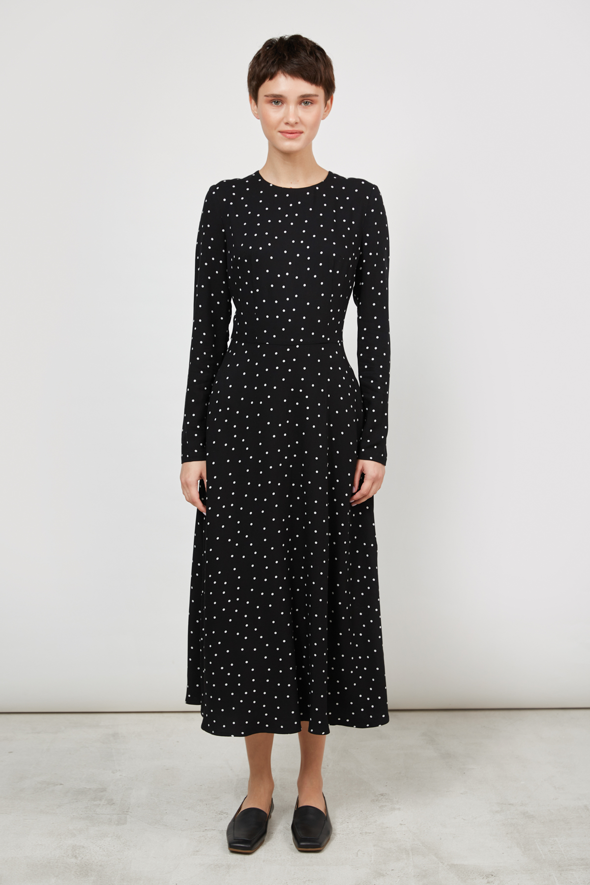 Loose viscose midi dress with white polka dots, photo 3