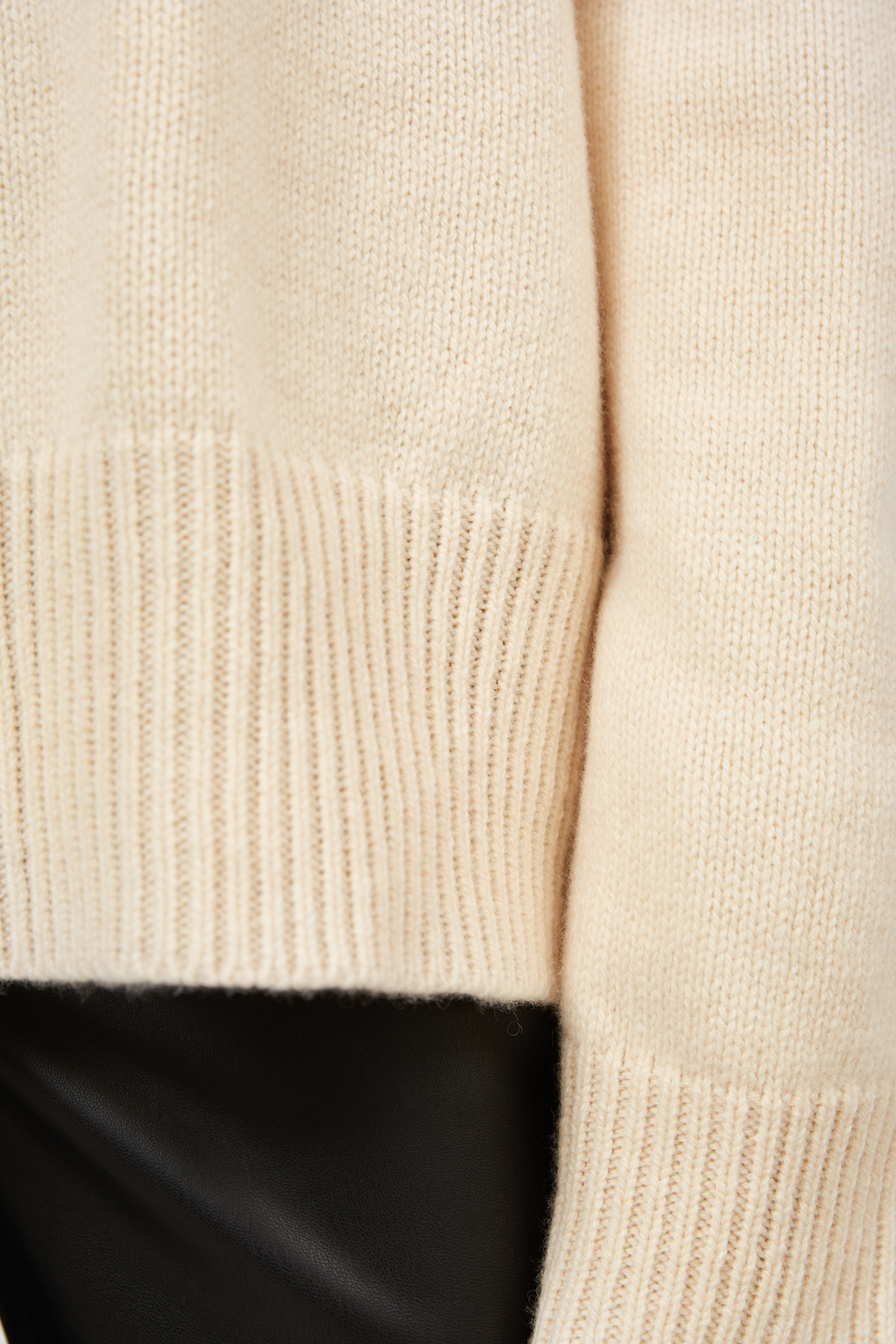 Кашеміровий об'ємний светр молочного кольору, фото 5