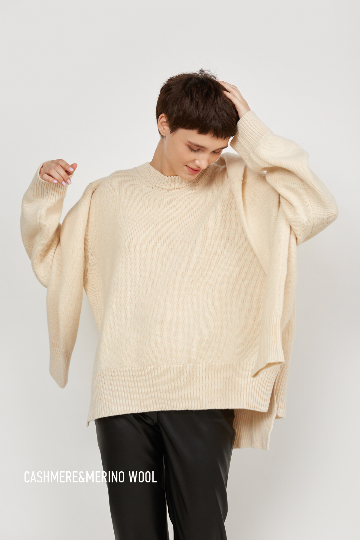 Кашеміровий об'ємний светр молочного кольору, фото 7