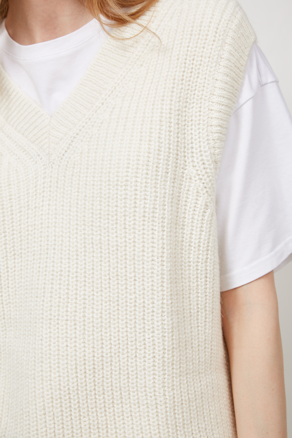 Knitted milky oversized vest with wool, photo 3