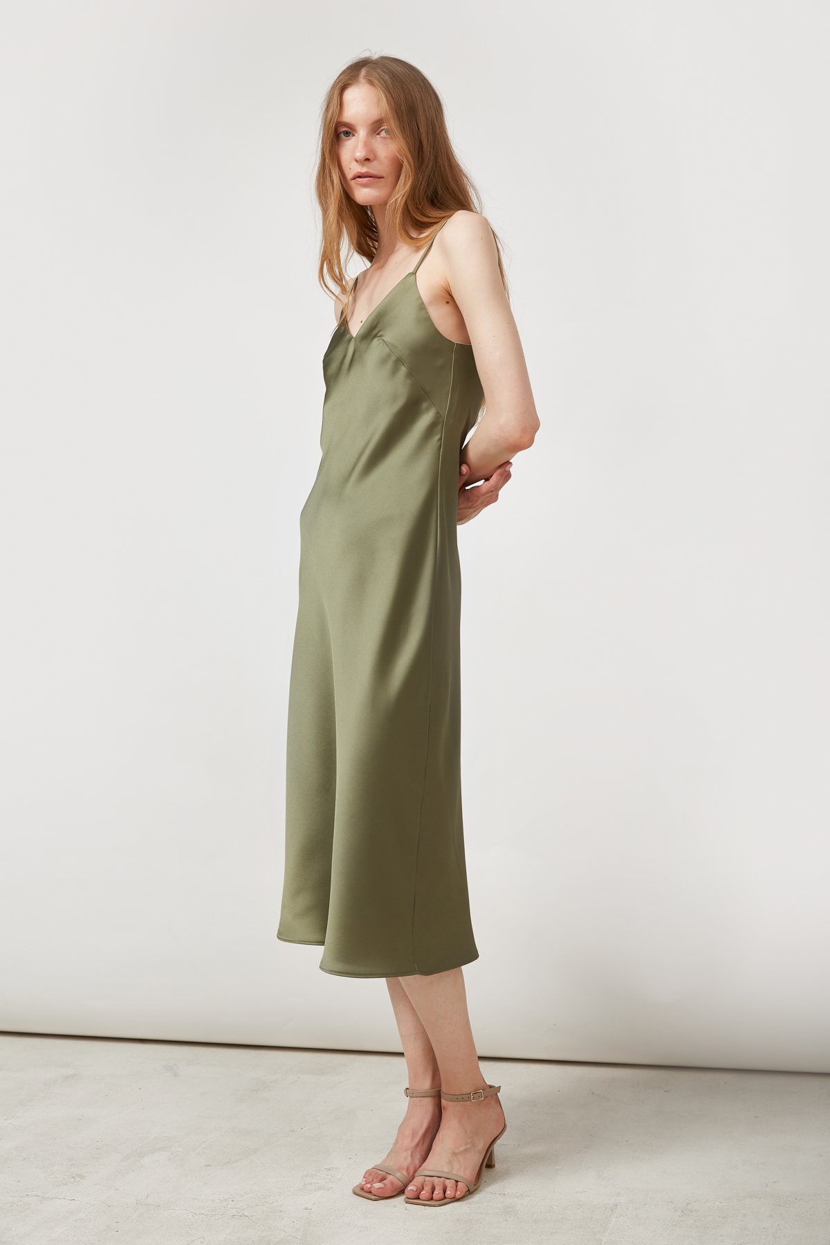 Сукня-комбінація кольору хакі з щільного сатину, фото 1