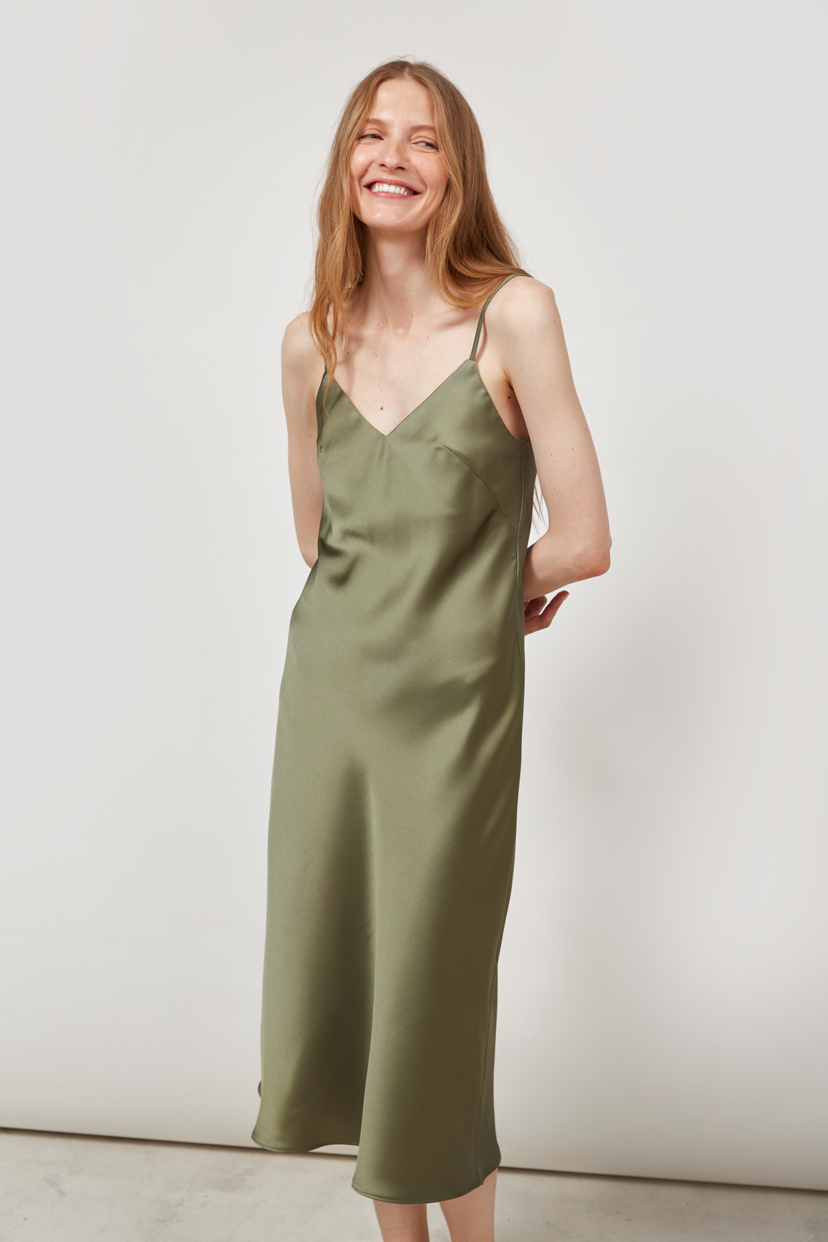 Сукня-комбінація кольору хакі з щільного сатину, фото 2