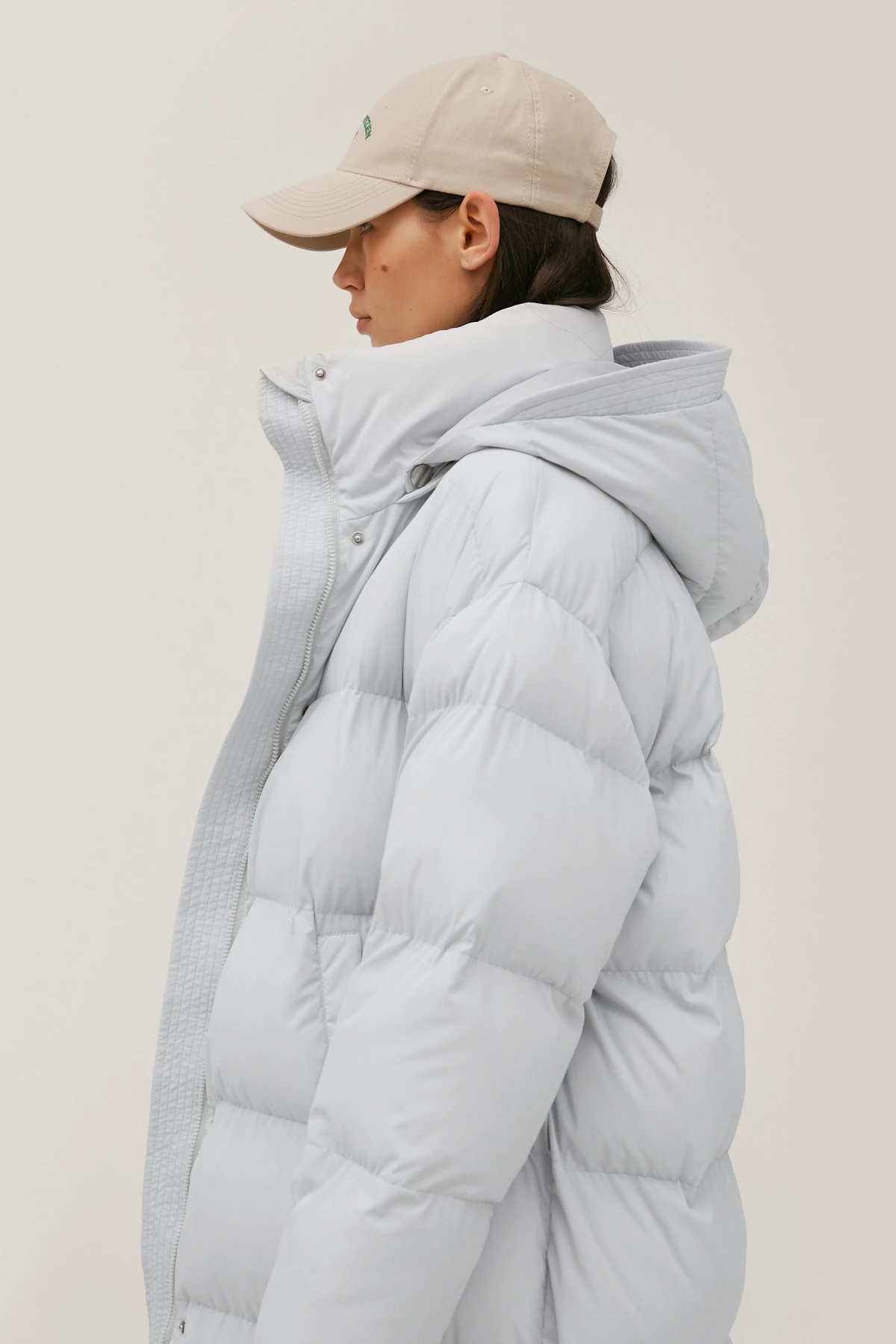 Long quilted coat of light gray color, photo 2