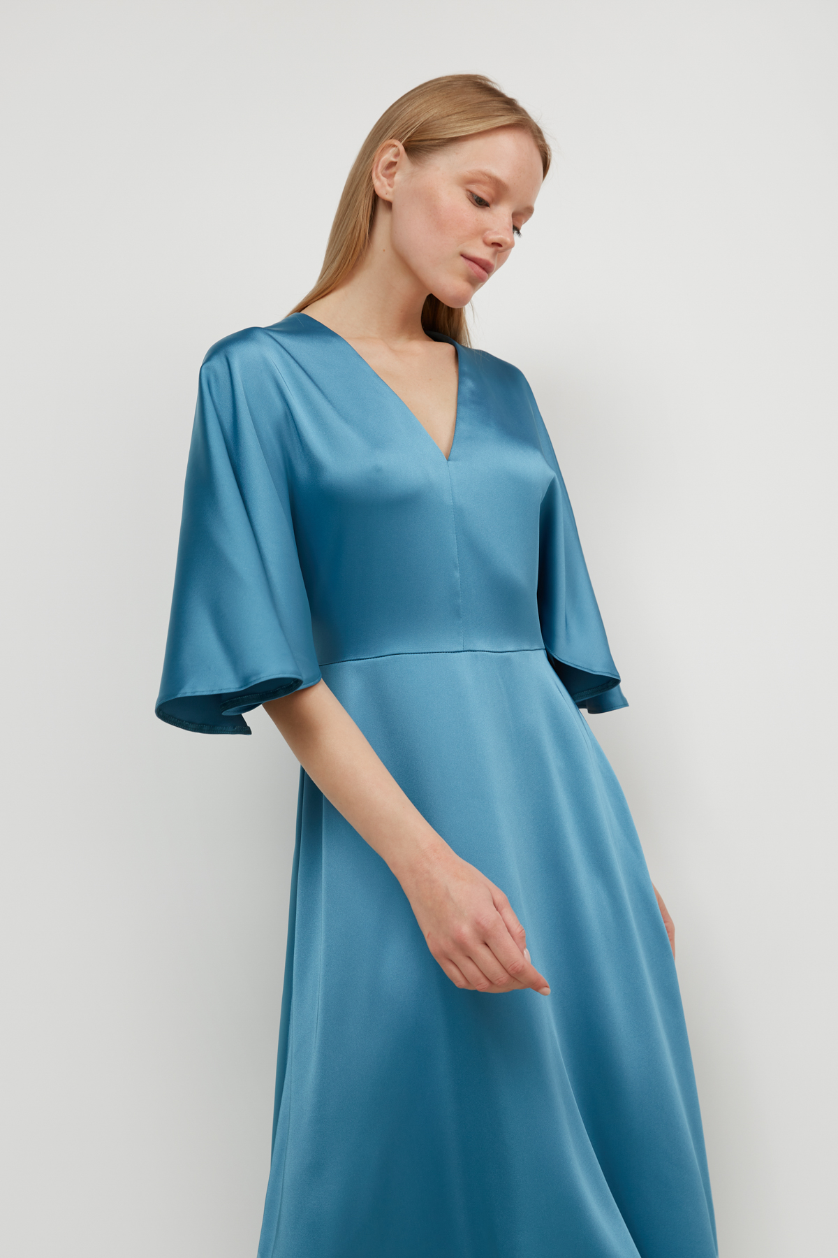 Light blue one-sleeve satin dress, photo 3
