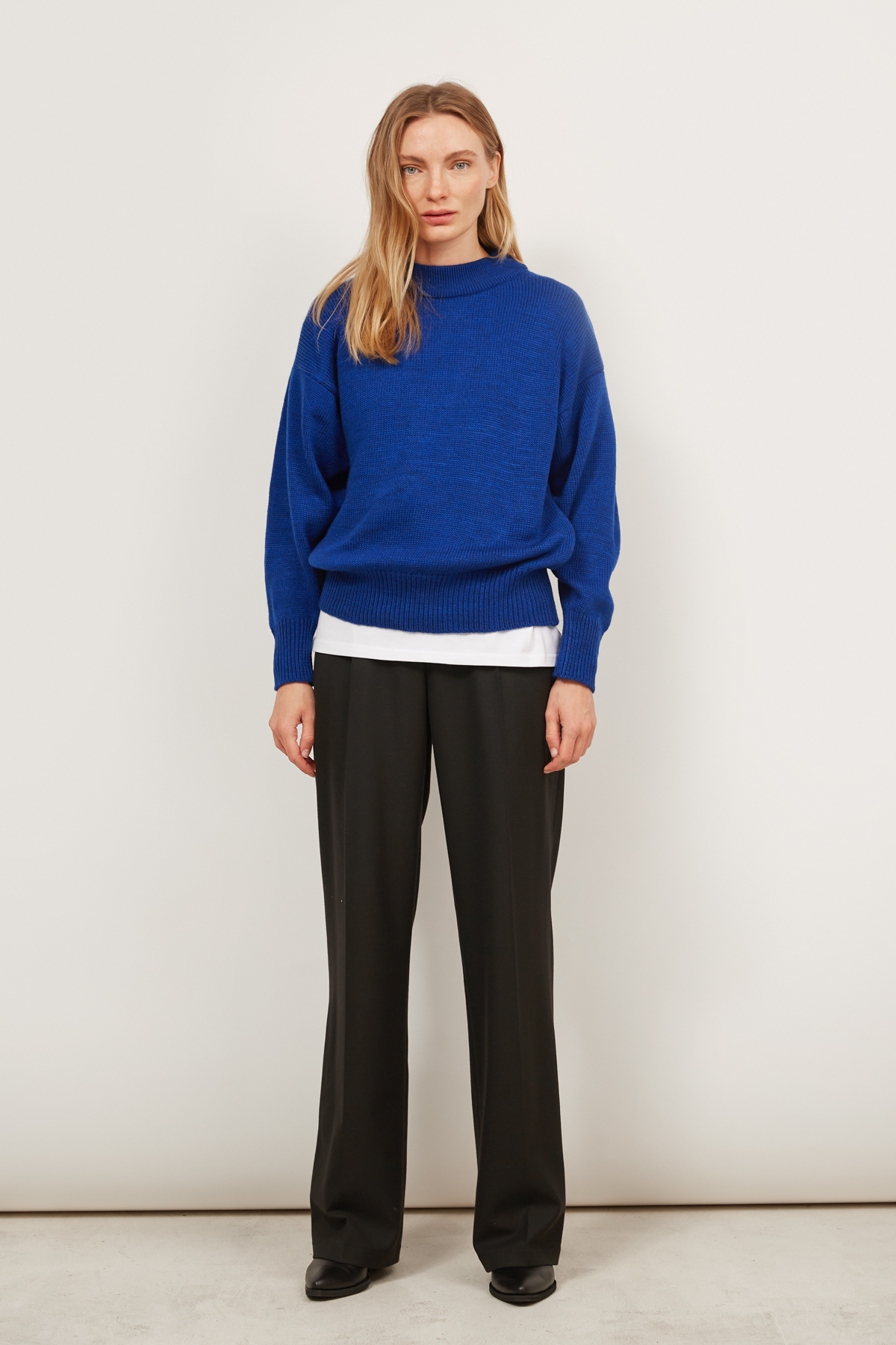 Electric blue knitted sweater, photo 1
