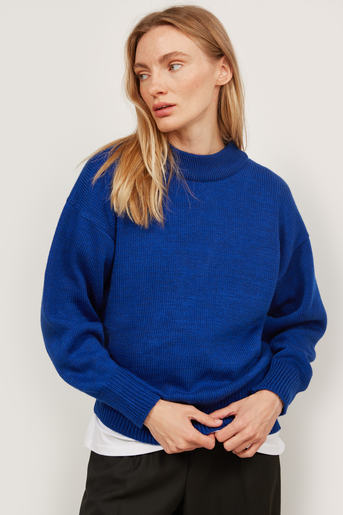 Electric blue knitted sweater, photo 2
