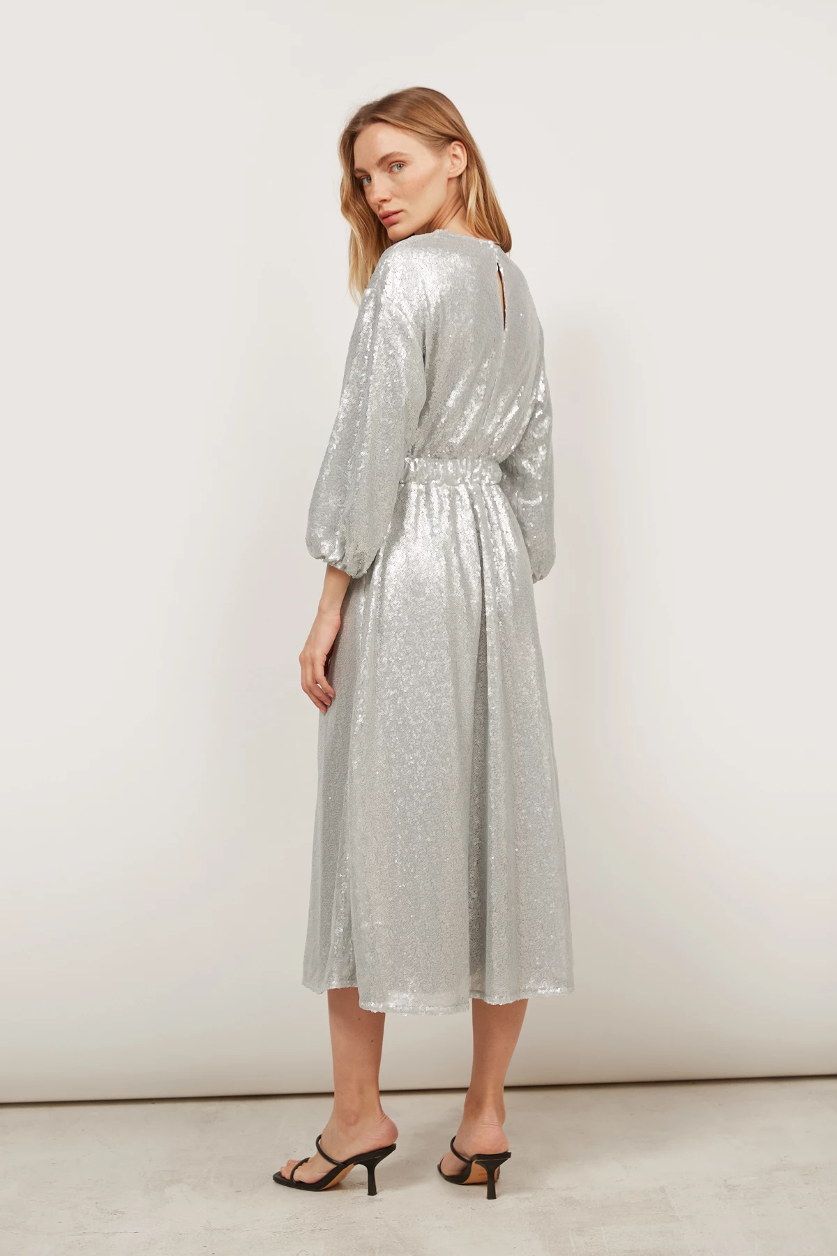 Сукня міді з паєток срібного кольору, фото 4