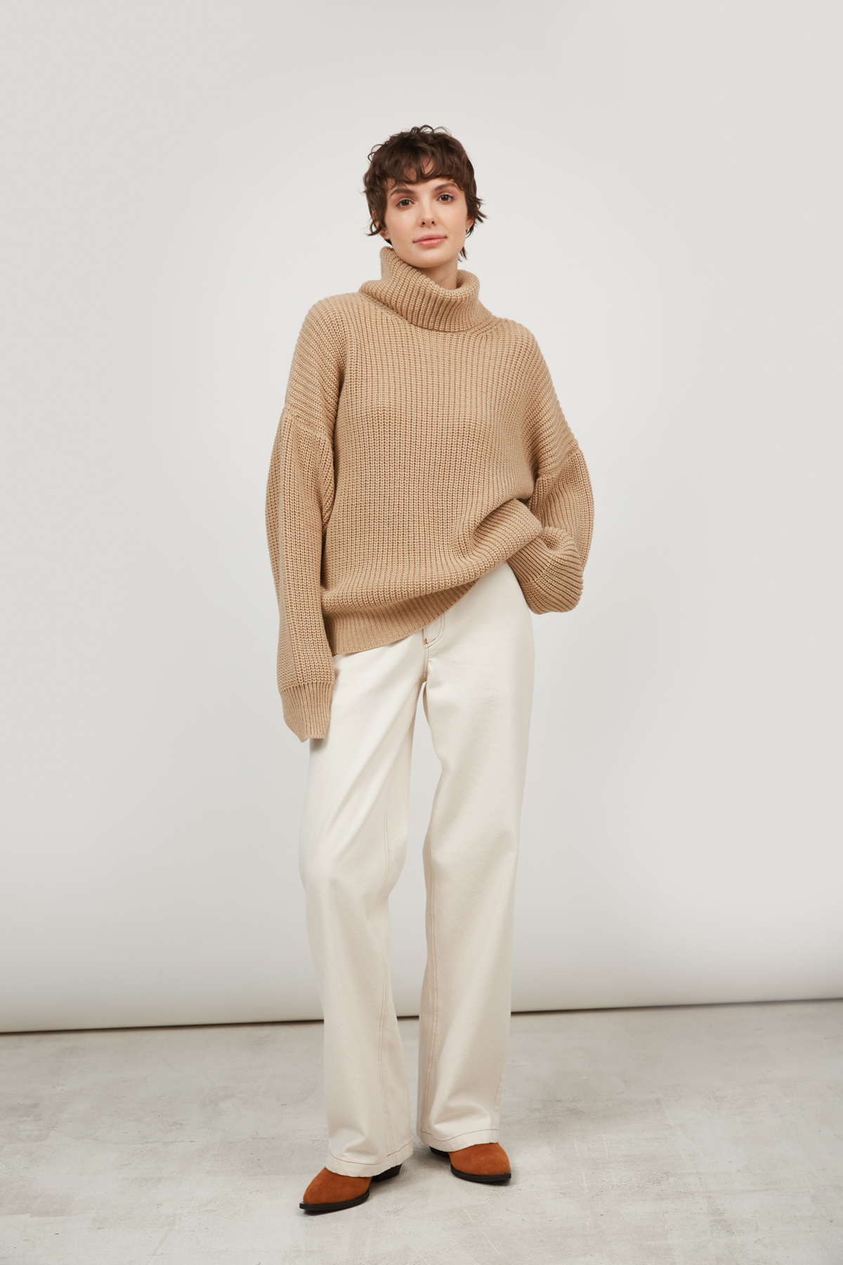 Knitted beige sweater with wool, photo 2