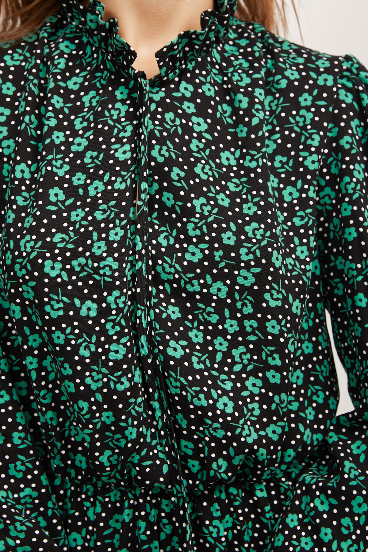 Коротка віскозна чорна сукня в принт зелені квіти, фото 4