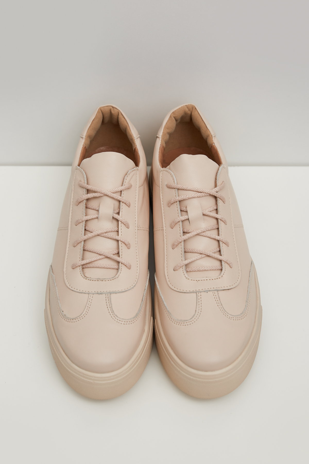 Beige leather sneakers with thick soles, photo 1