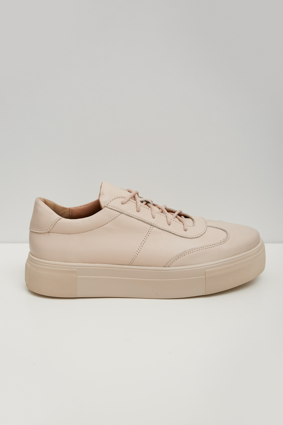 Beige leather sneakers with thick soles, photo 2