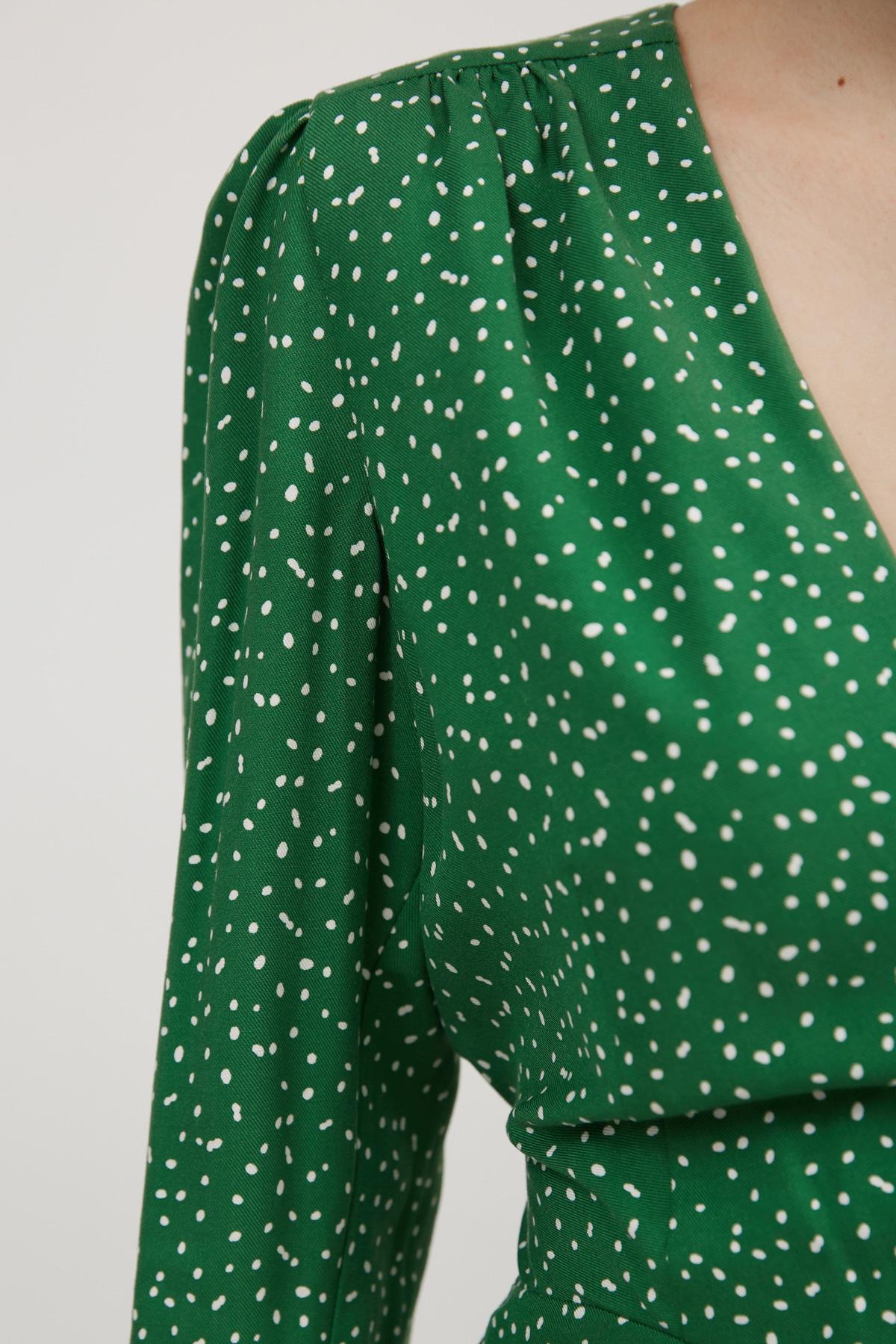 Green midi dress with viscose in white drops print, photo 4